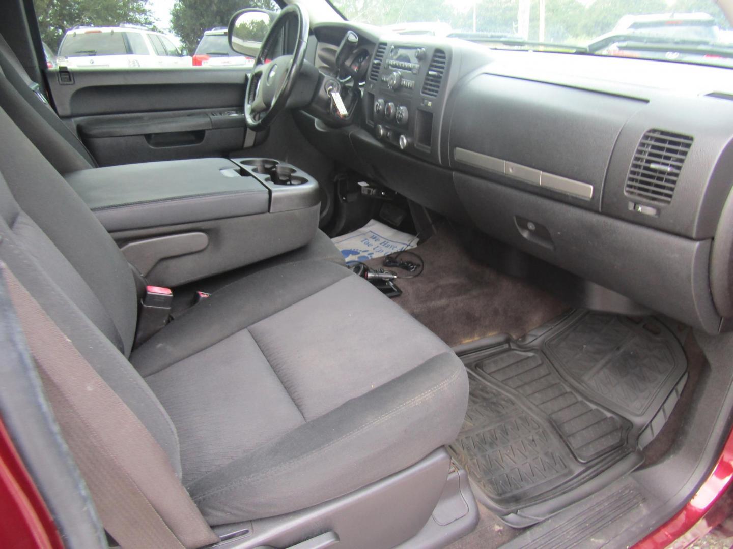 2013 Red Chevrolet Silverado 1500 LT Ext. Cab Long Box 2WD (1GCRCSEA4DZ) with an 4.8L V8 OHV 16V engine, Automatic transmission, located at 15016 S Hwy 231, Midland City, AL, 36350, (334) 983-3001, 31.306210, -85.495277 - Photo#9