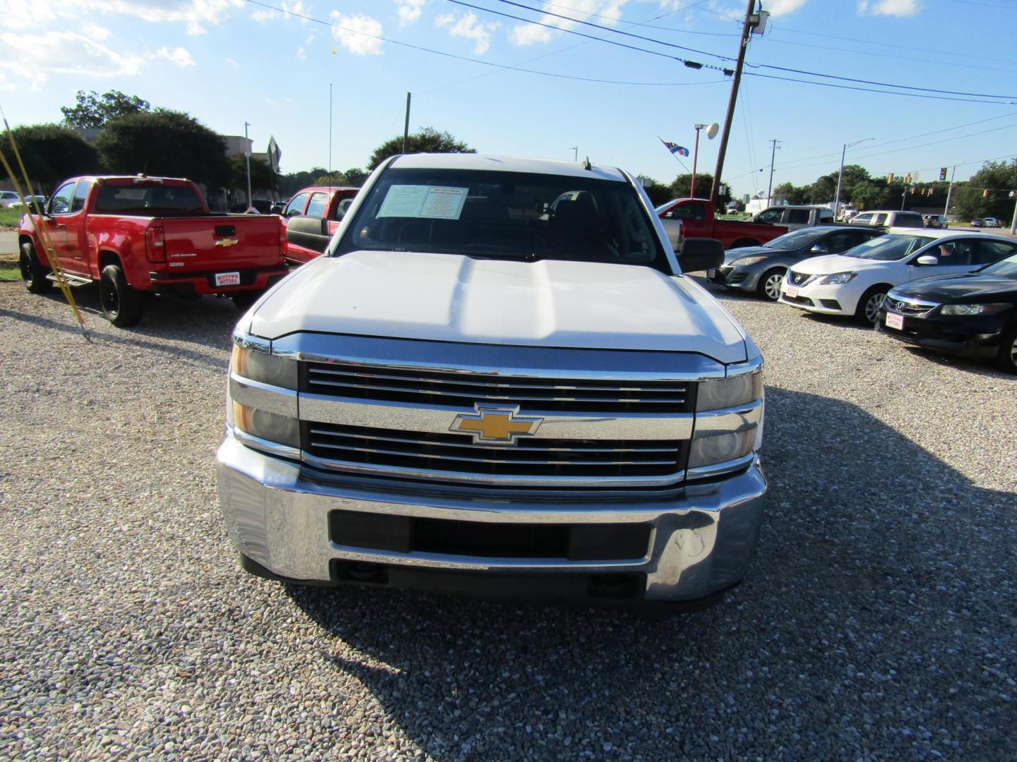 2015 White /Gray Chevrolet Silverado 2500HD LT Crew Cab Long Box 2WD (1GC1CVEG7FF) with an 6.0L V8 OHV 16V FFV engine, 6-Speed Automatic transmission, located at 15016 S Hwy 231, Midland City, AL, 36350, (334) 983-3001, 31.306210, -85.495277 - Photo#1