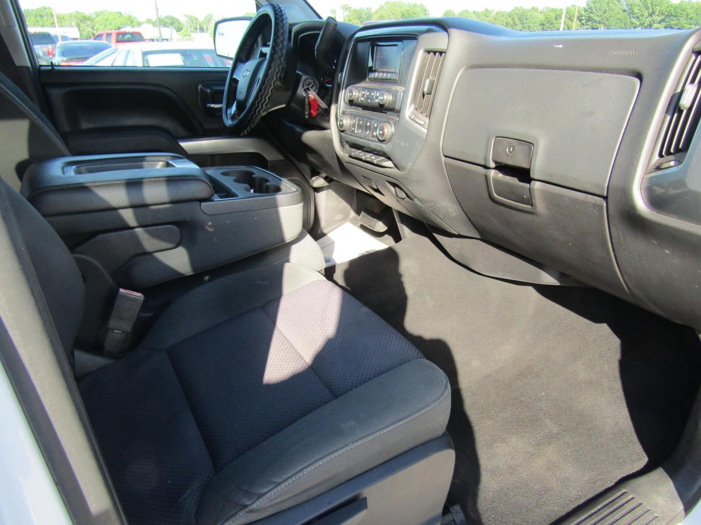 2015 White /Gray Chevrolet Silverado 2500HD LT Crew Cab Long Box 2WD (1GC1CVEG7FF) with an 6.0L V8 OHV 16V FFV engine, 6-Speed Automatic transmission, located at 15016 S Hwy 231, Midland City, AL, 36350, (334) 983-3001, 31.306210, -85.495277 - Photo#9