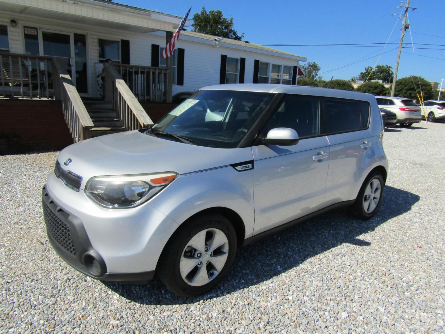 2016 Silver Kia Soul Base 6A (KNDJN2A22G7) with an 1.6L L4 DOHC 16V engine, Automatic transmission, located at 15016 S Hwy 231, Midland City, AL, 36350, (334) 983-3001, 31.306210, -85.495277 - Photo#2