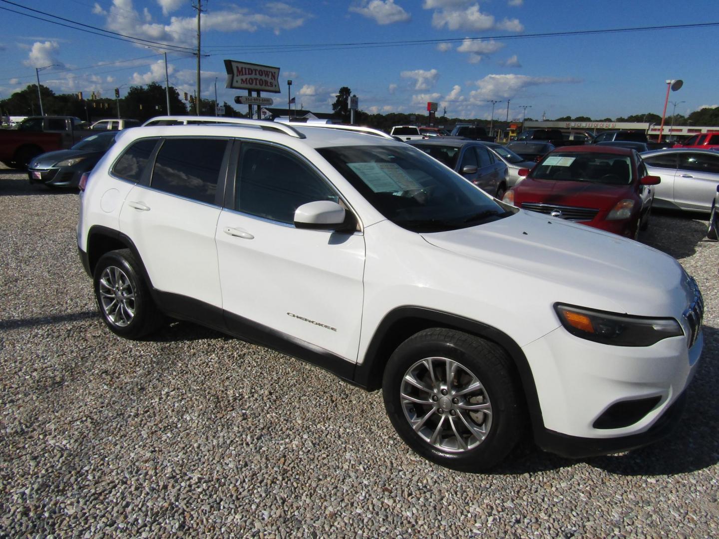 2019 White Jeep Cherokee Latitude Plus FWD (1C4PJLLB8KD) with an 2.4L L4 DOHC 16V engine, Automatic transmission, located at 15016 S Hwy 231, Midland City, AL, 36350, (334) 983-3001, 31.306210, -85.495277 - Photo#0