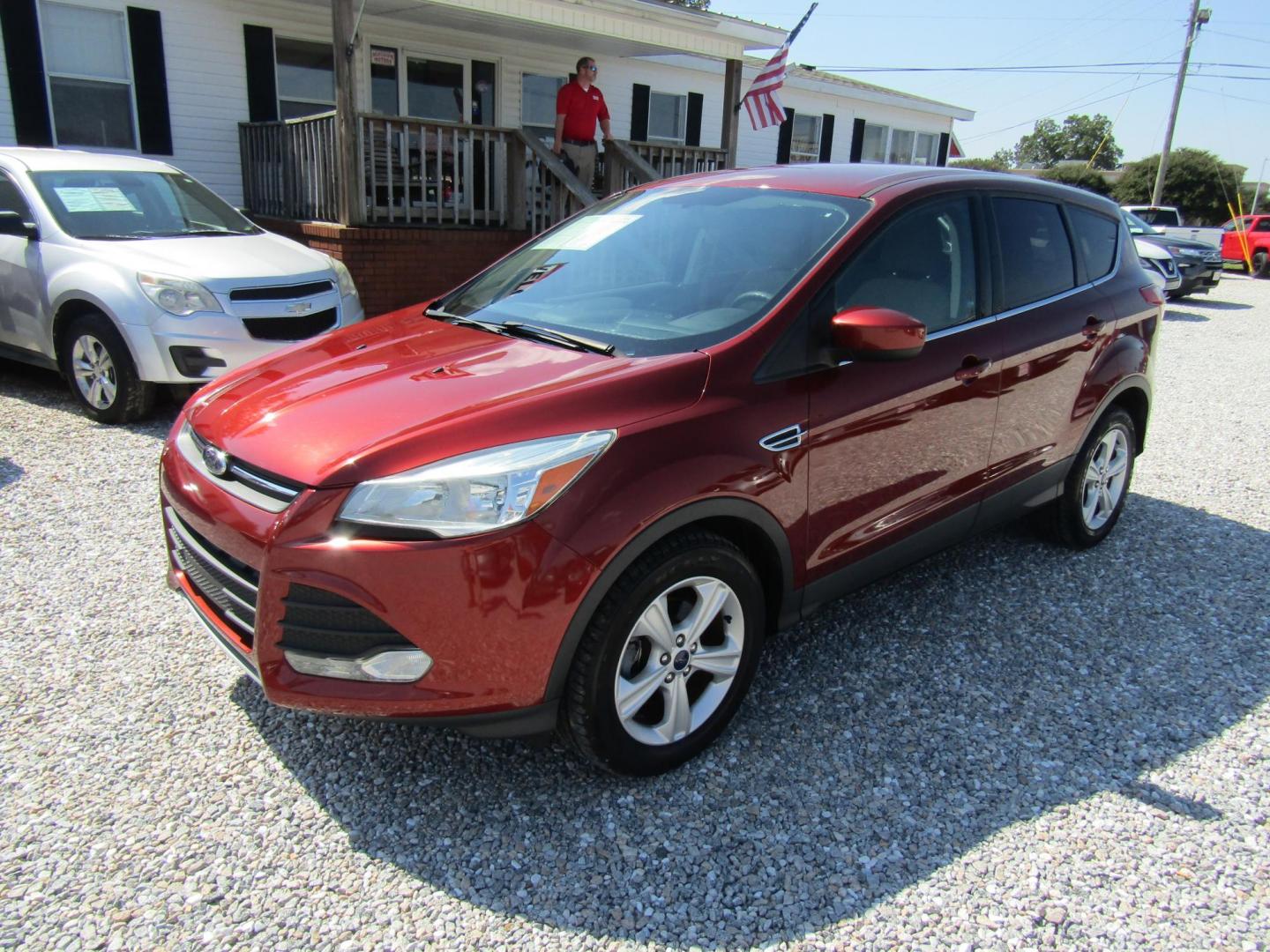 2015 Burgandy Ford Escape SE FWD (1FMCU0G72FU) with an 2.5L L4 DOHC 16V engine, Automatic transmission, located at 15016 S Hwy 231, Midland City, AL, 36350, (334) 983-3001, 31.306210, -85.495277 - Photo#2