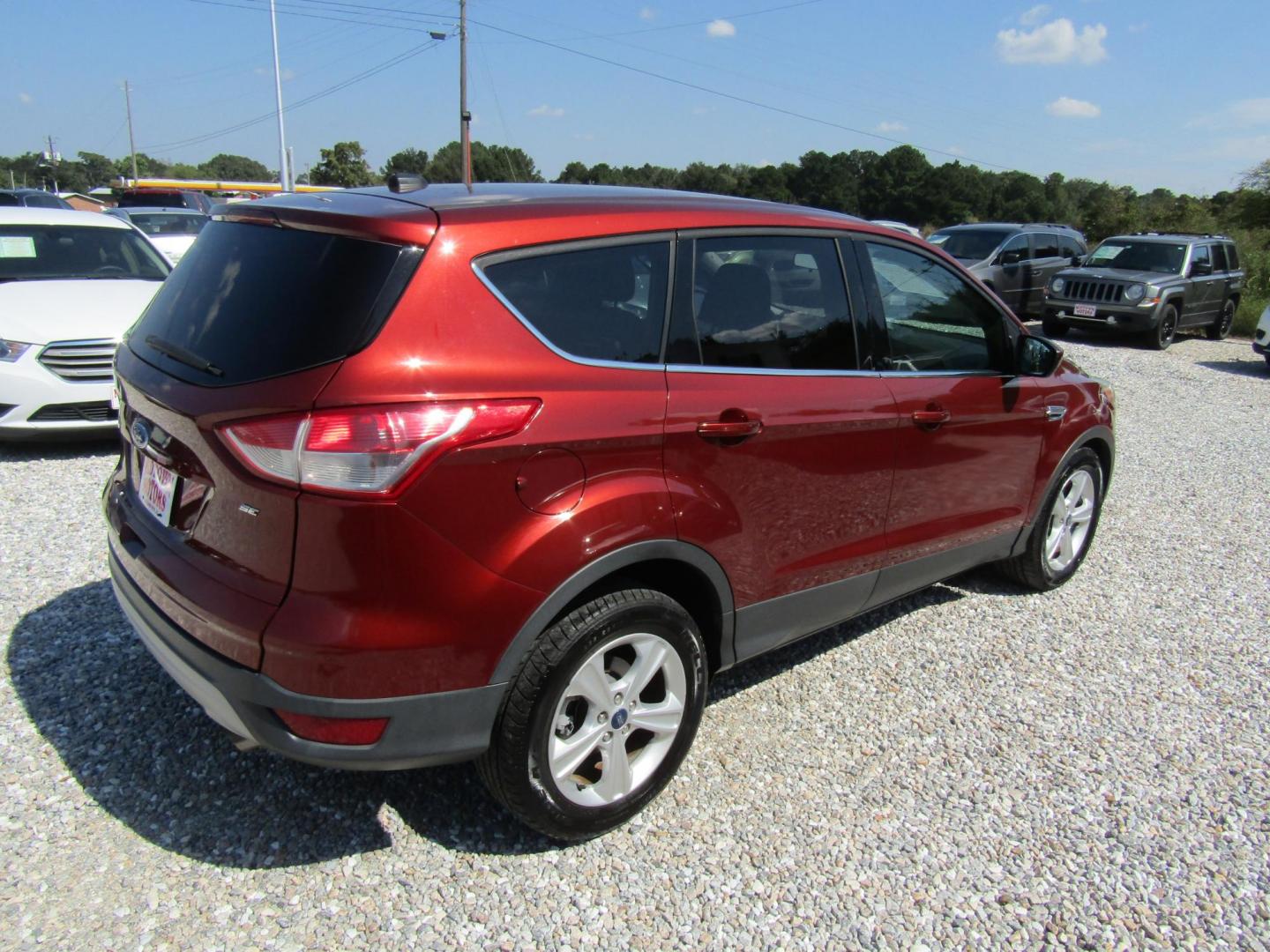 2015 Burgandy Ford Escape SE FWD (1FMCU0G72FU) with an 2.5L L4 DOHC 16V engine, Automatic transmission, located at 15016 S Hwy 231, Midland City, AL, 36350, (334) 983-3001, 31.306210, -85.495277 - Photo#5