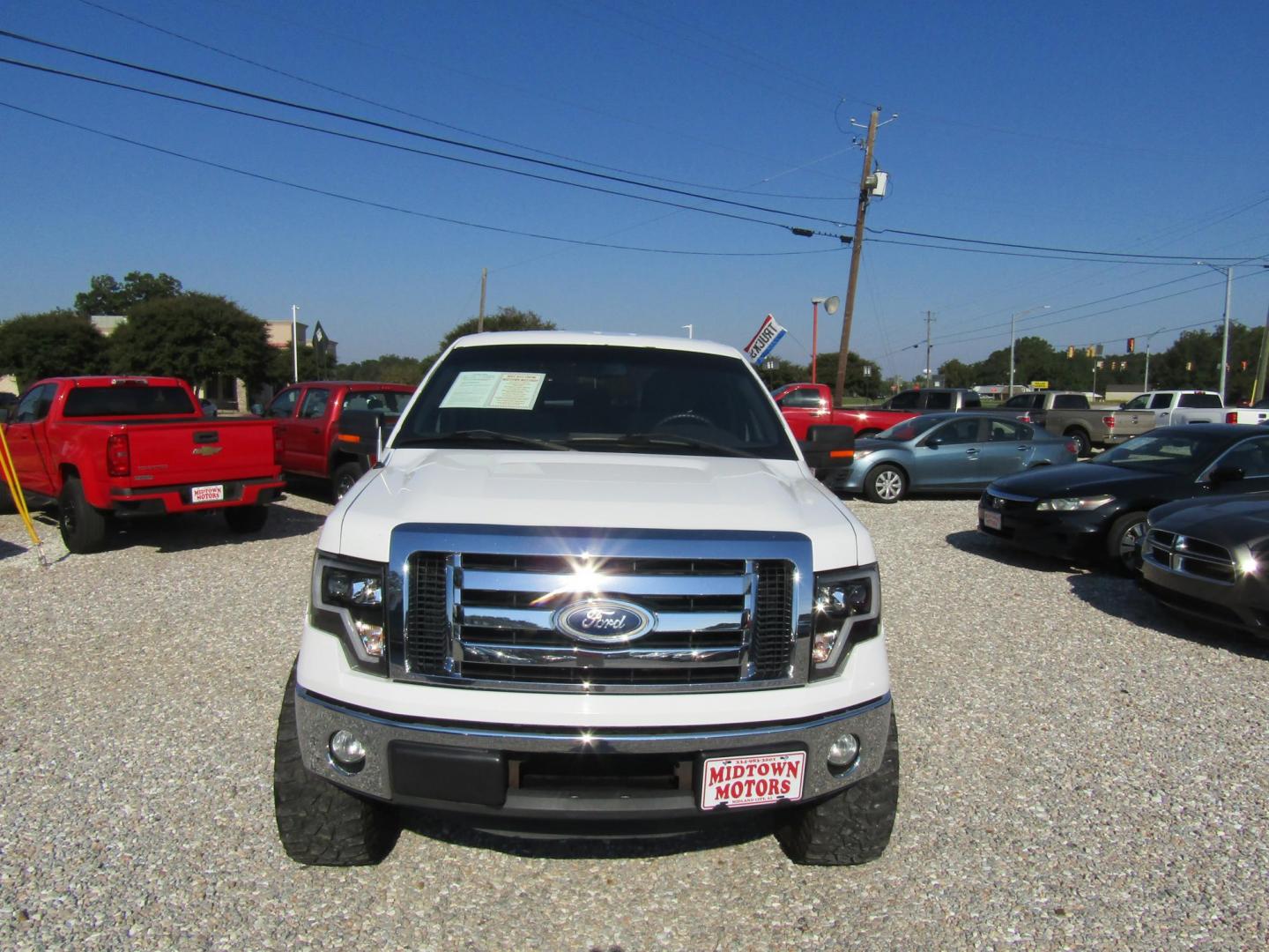 2011 White Ford F-150 FX2 SuperCrew 5.5-ft. Bed 2WD (1FTEW1CM3BK) with an 3.7L V6 DOHC 24V engine, Automatic transmission, located at 15016 S Hwy 231, Midland City, AL, 36350, (334) 983-3001, 31.306210, -85.495277 - Photo#1