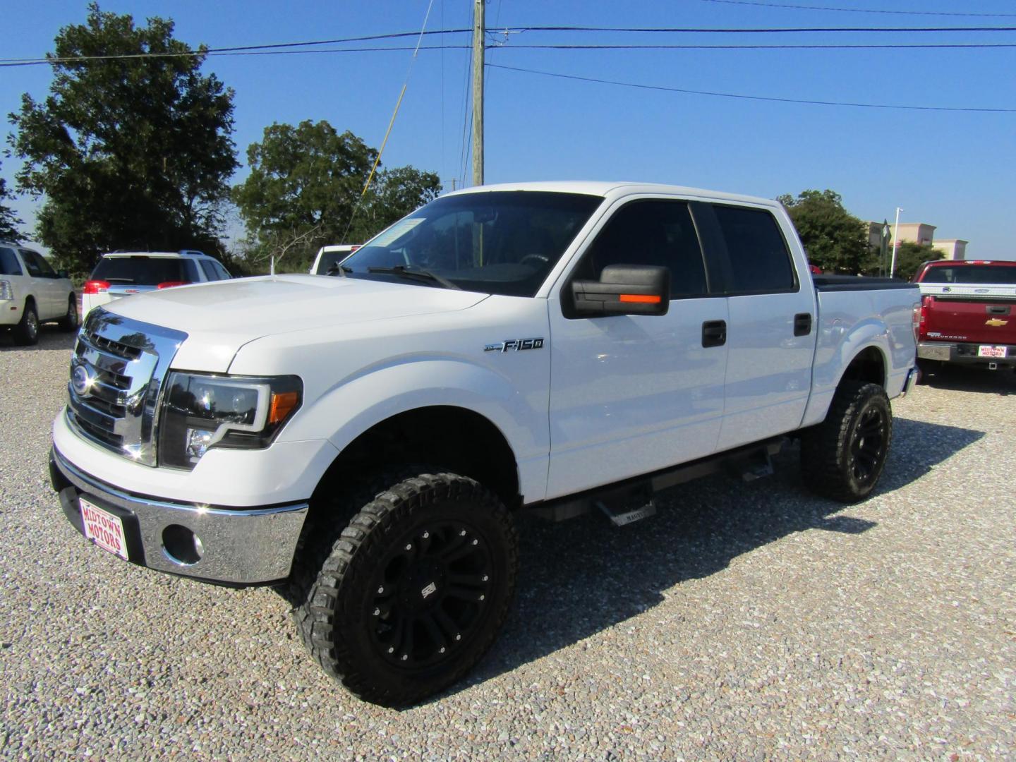 2011 White Ford F-150 FX2 SuperCrew 5.5-ft. Bed 2WD (1FTEW1CM3BK) with an 3.7L V6 DOHC 24V engine, Automatic transmission, located at 15016 S Hwy 231, Midland City, AL, 36350, (334) 983-3001, 31.306210, -85.495277 - Photo#2