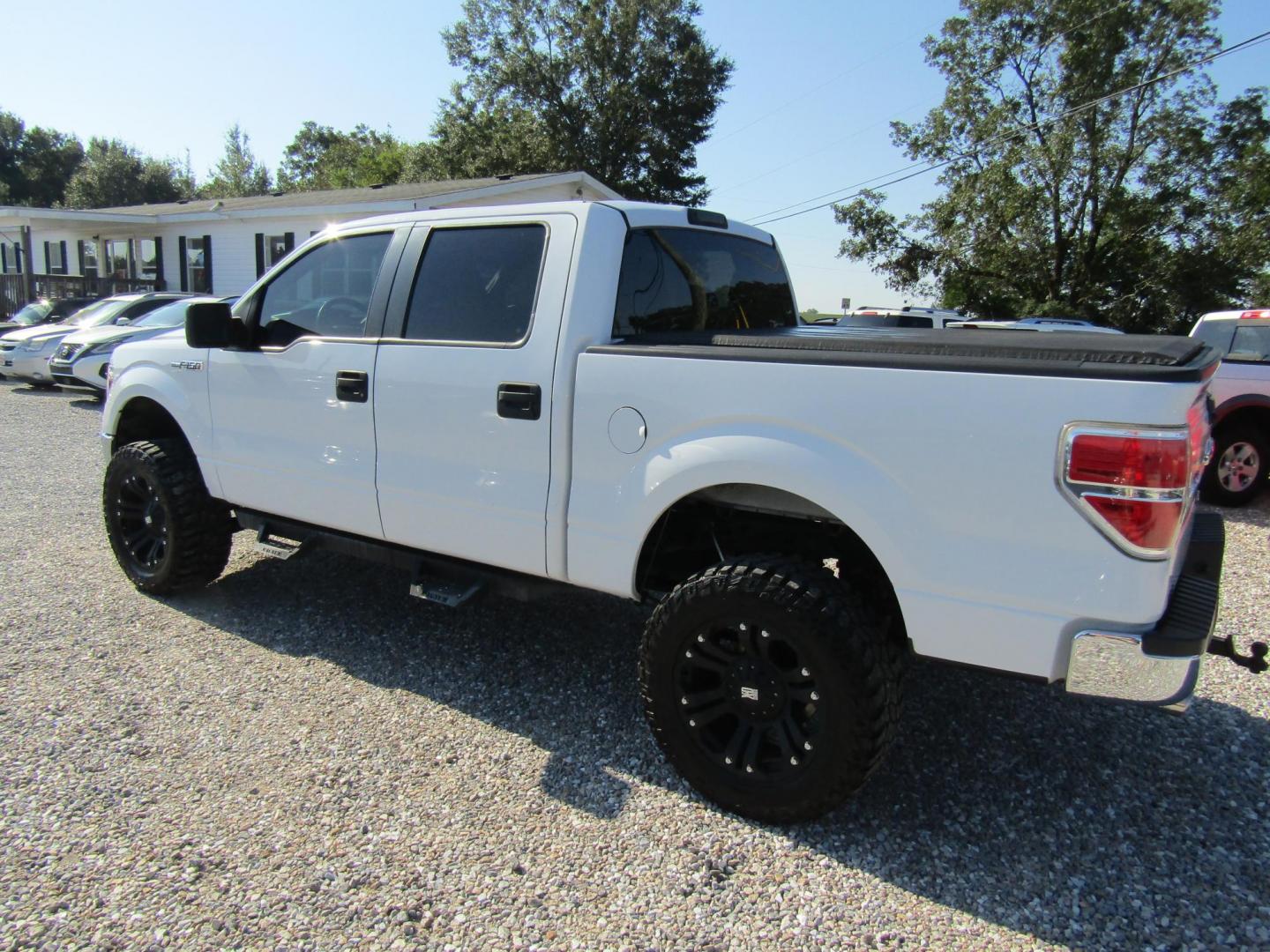 2011 White Ford F-150 FX2 SuperCrew 5.5-ft. Bed 2WD (1FTEW1CM3BK) with an 3.7L V6 DOHC 24V engine, Automatic transmission, located at 15016 S Hwy 231, Midland City, AL, 36350, (334) 983-3001, 31.306210, -85.495277 - Photo#5