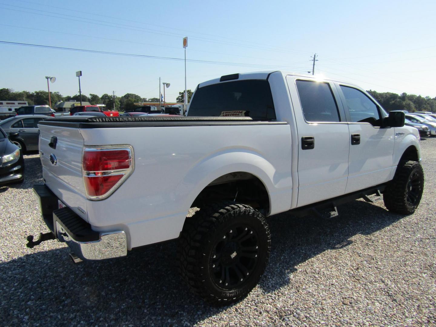 2011 White Ford F-150 FX2 SuperCrew 5.5-ft. Bed 2WD (1FTEW1CM3BK) with an 3.7L V6 DOHC 24V engine, Automatic transmission, located at 15016 S Hwy 231, Midland City, AL, 36350, (334) 983-3001, 31.306210, -85.495277 - Photo#7