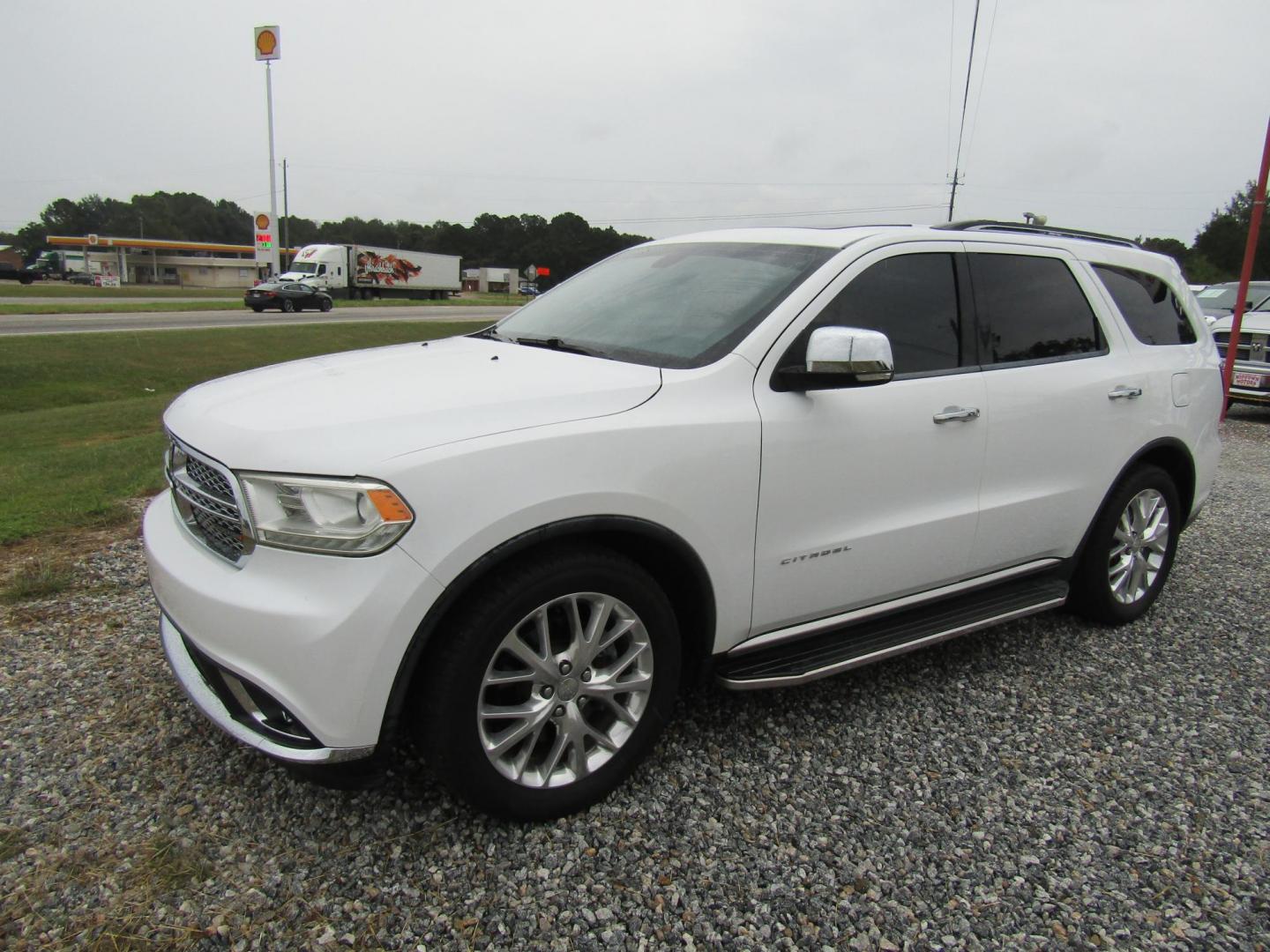 2015 White Dodge Durango Citadel 2WD (1C4RDHEG0FC) with an 3.6L V6 DOHC 24V engine, Automatic transmission, located at 15016 S Hwy 231, Midland City, AL, 36350, (334) 983-3001, 31.306210, -85.495277 - Photo#2