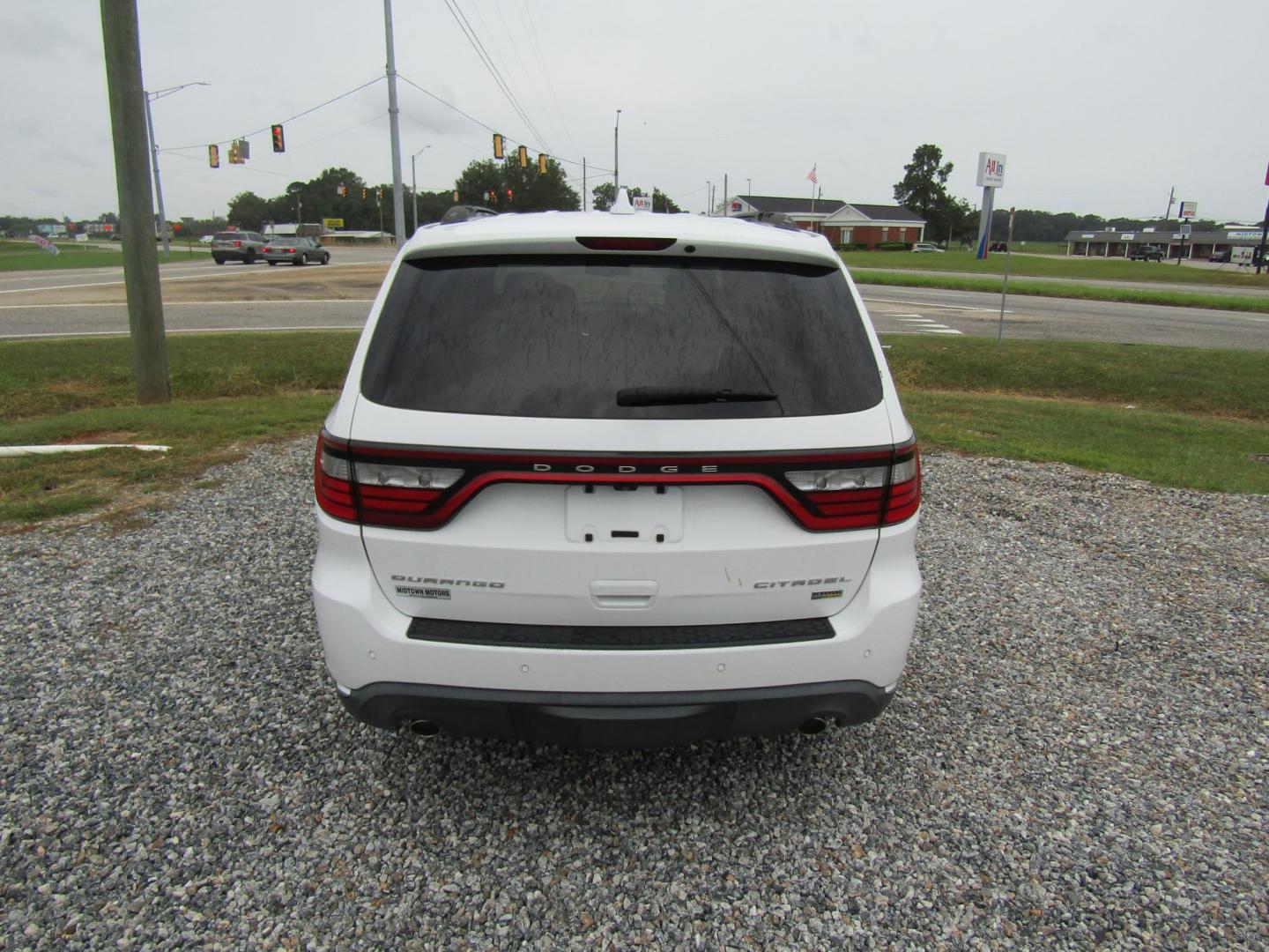 2015 White Dodge Durango Citadel 2WD (1C4RDHEG0FC) with an 3.6L V6 DOHC 24V engine, Automatic transmission, located at 15016 S Hwy 231, Midland City, AL, 36350, (334) 983-3001, 31.306210, -85.495277 - Photo#6