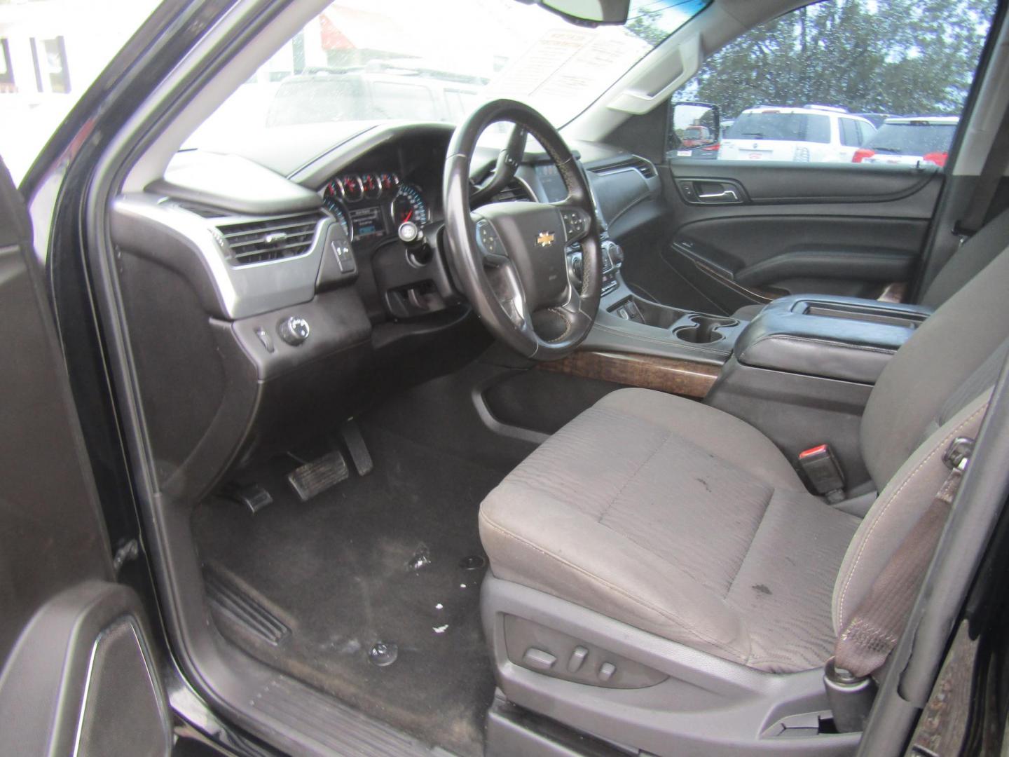 2017 Black Chevrolet Tahoe LS 2WD (1GNSCAKCXHR) with an 5.3L V8 OHV 16V engine, Automatic transmission, located at 15016 S Hwy 231, Midland City, AL, 36350, (334) 983-3001, 31.306210, -85.495277 - Photo#3