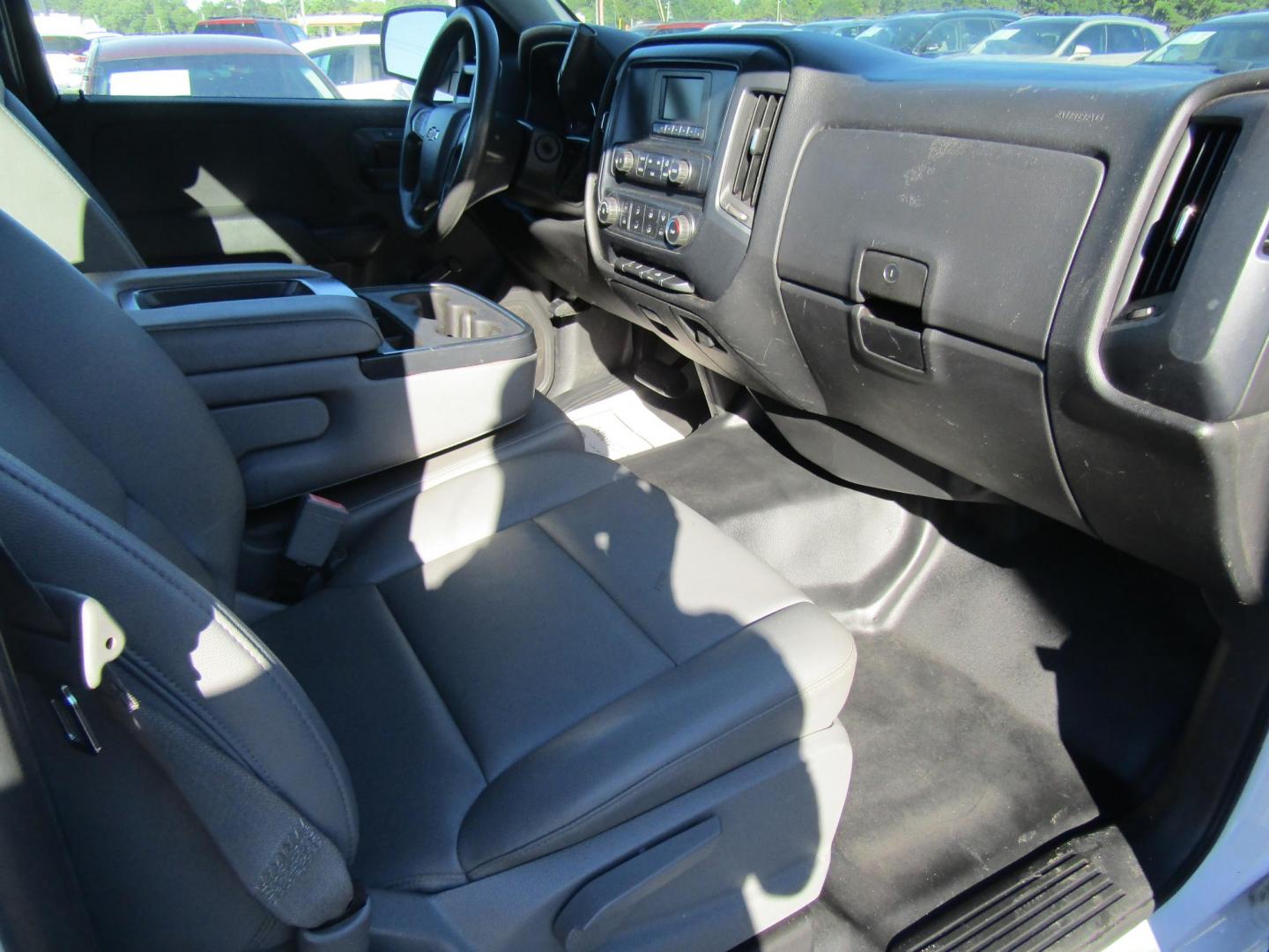 2016 White Chevrolet Silverado 1500 Work Truck Short Box 2WD (1GCNCNEH9GZ) with an 4.3L V6 engine, Automatic transmission, located at 15016 S Hwy 231, Midland City, AL, 36350, (334) 983-3001, 31.306210, -85.495277 - Photo#7