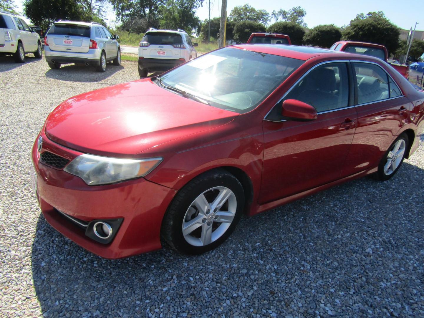 2012 Red Toyota Camry SE (4T1BF1FK0CU) with an 2.5L L4 DOHC 16V engine, Automatic transmission, located at 15016 S Hwy 231, Midland City, AL, 36350, (334) 983-3001, 31.306210, -85.495277 - Photo#2