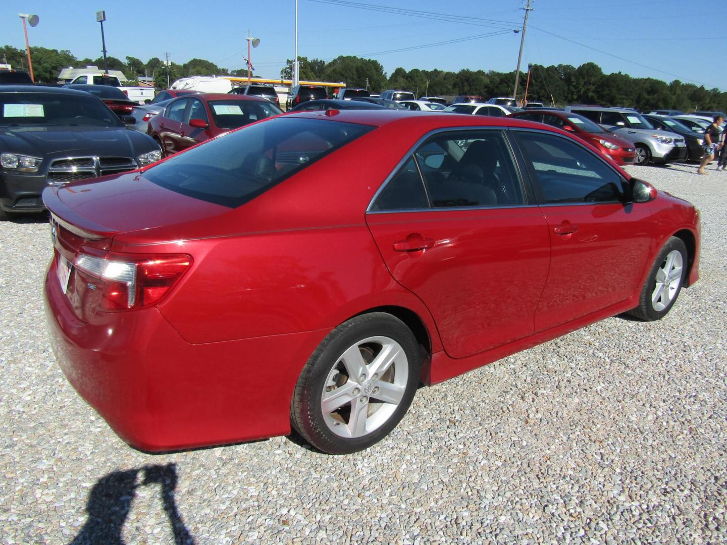 2012 Red Toyota Camry SE (4T1BF1FK0CU) with an 2.5L L4 DOHC 16V engine, Automatic transmission, located at 15016 S Hwy 231, Midland City, AL, 36350, (334) 983-3001, 31.306210, -85.495277 - Photo#7