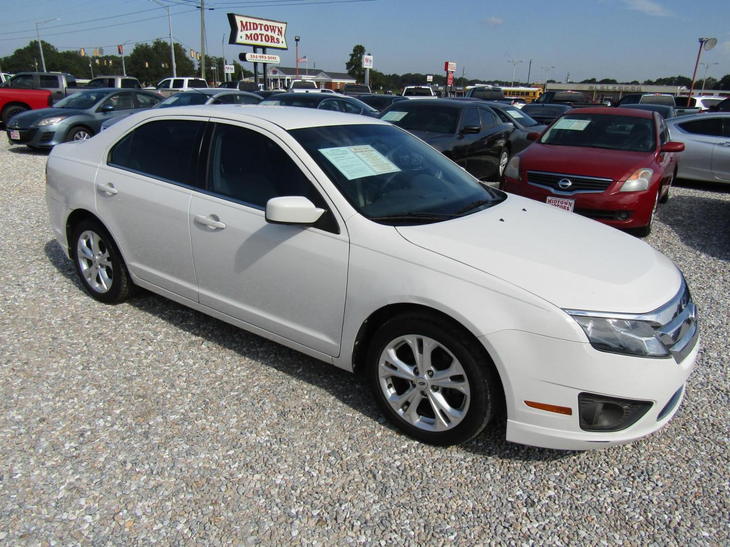 2012 White Ford Fusion SE (3FAHP0HA0CR) with an 2.5L L4 DOHC 16V engine, Automatic transmission, located at 15016 S Hwy 231, Midland City, AL, 36350, (334) 983-3001, 31.306210, -85.495277 - Photo#0