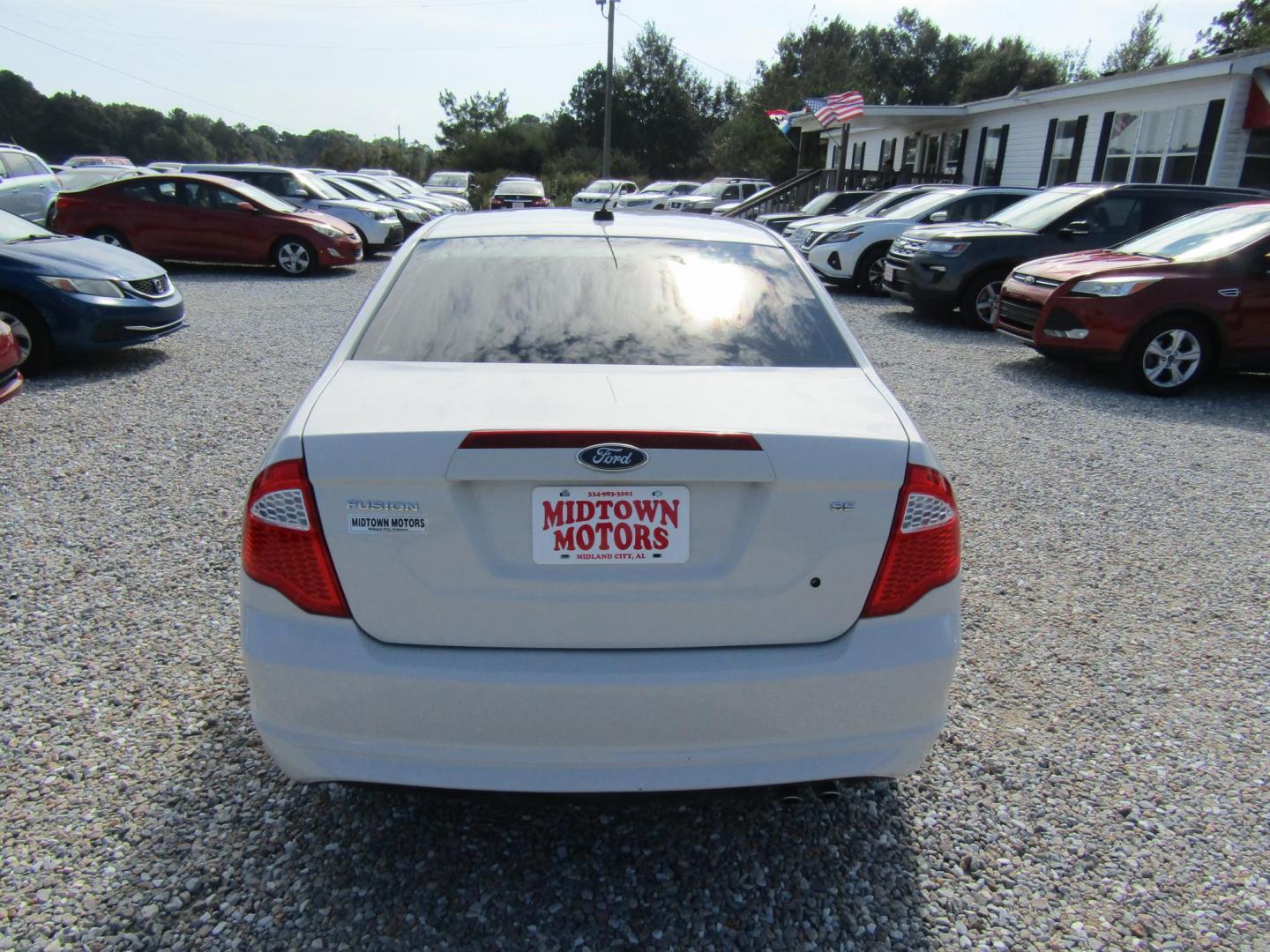 2012 White Ford Fusion SE (3FAHP0HA0CR) with an 2.5L L4 DOHC 16V engine, Automatic transmission, located at 15016 S Hwy 231, Midland City, AL, 36350, (334) 983-3001, 31.306210, -85.495277 - Photo#6