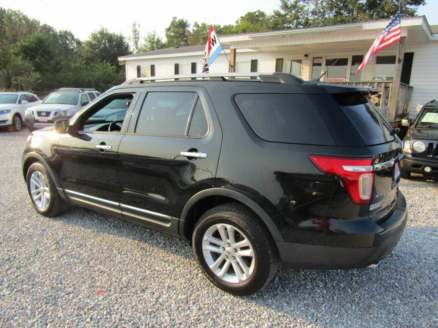 2014 Gray Ford Explorer XLT FWD (1FM5K7D86EG) with an 3.5L V6 DOHC 24V engine, Automatic transmission, located at 15016 S Hwy 231, Midland City, AL, 36350, (334) 983-3001, 31.306210, -85.495277 - Photo#5