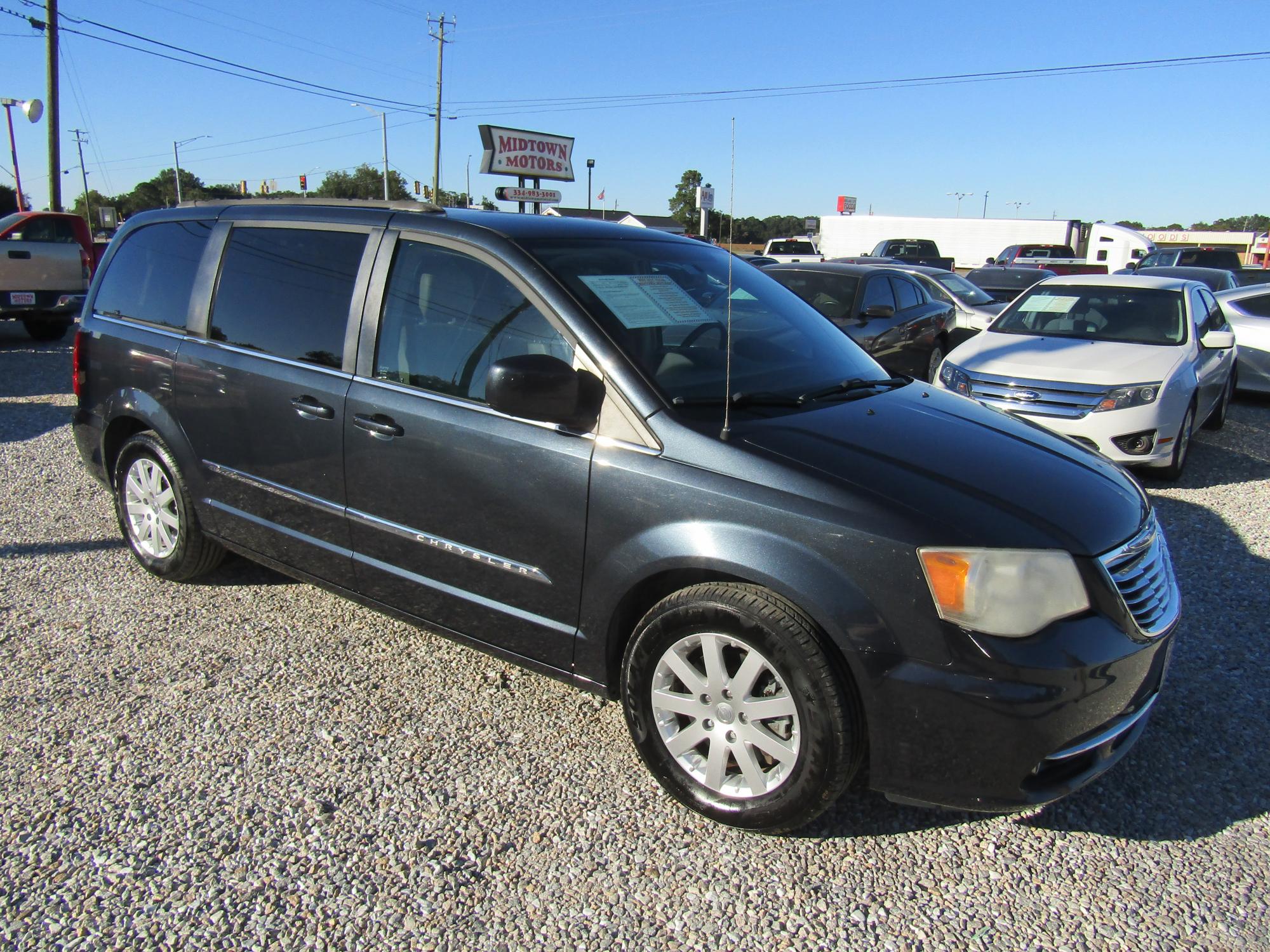 photo of 2013 Chrysler Town & Country 