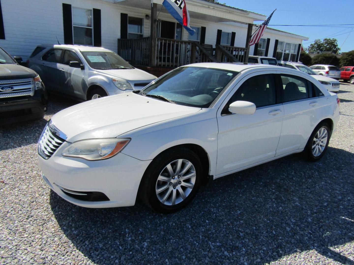 2011 White Chrysler 200 Touring (1C3BC1FGXBN) with an 3.6L V6 DOHC 24V engine, Automatic transmission, located at 15016 S Hwy 231, Midland City, AL, 36350, (334) 983-3001, 31.306210, -85.495277 - Photo#2