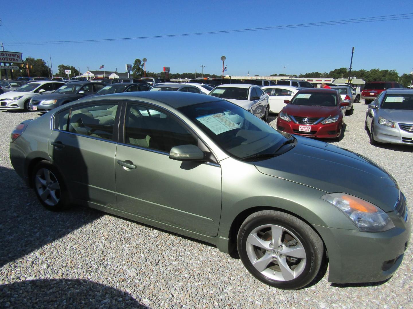 2007 Green Nissan Altima 3.5 SE (1N4BL21E57C) with an 3.5L V6 DOHC 24V engine, Automatic transmission, located at 15016 S Hwy 231, Midland City, AL, 36350, (334) 983-3001, 31.306210, -85.495277 - Photo#0