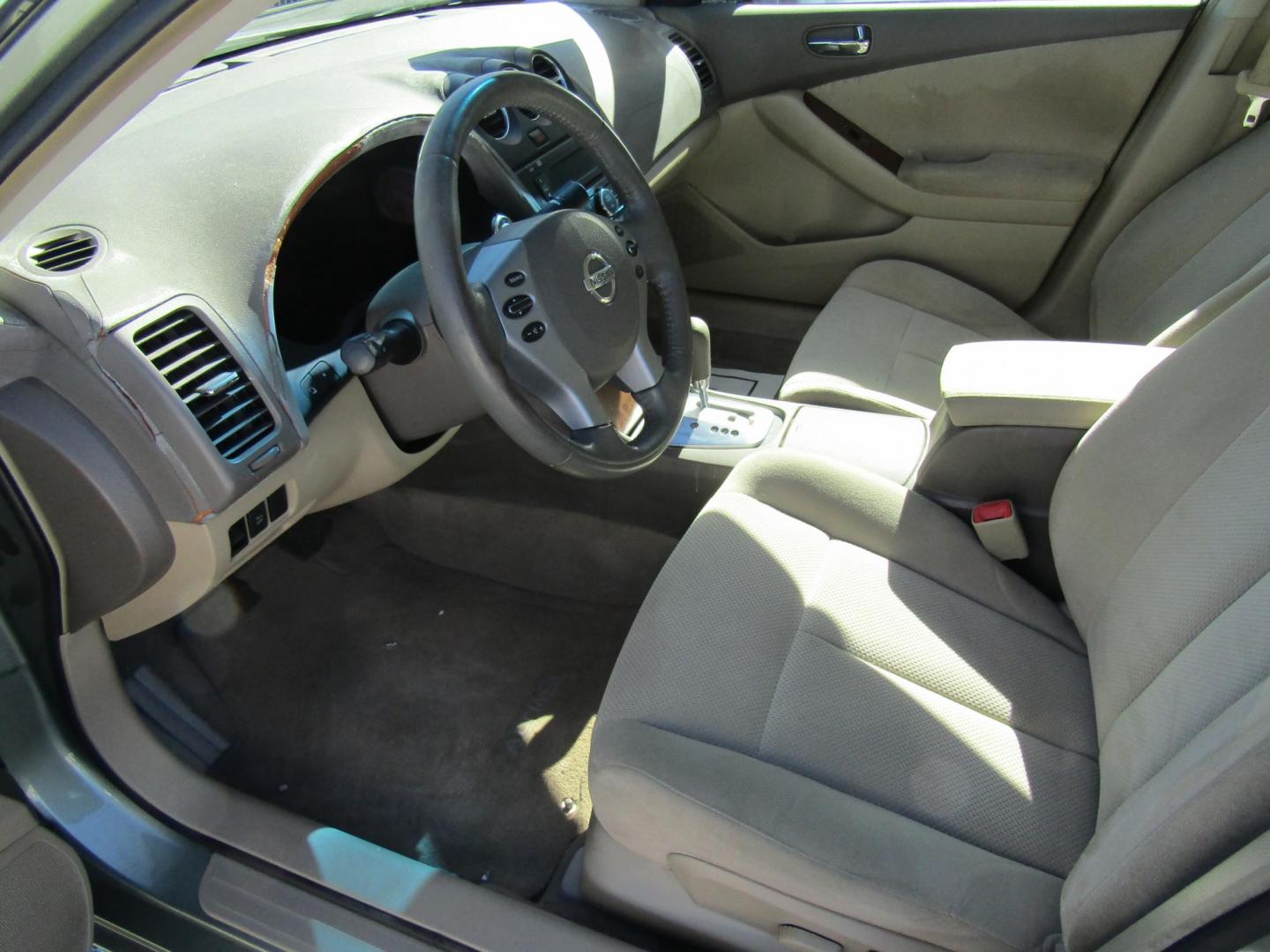 2007 Green Nissan Altima 3.5 SE (1N4BL21E57C) with an 3.5L V6 DOHC 24V engine, Automatic transmission, located at 15016 S Hwy 231, Midland City, AL, 36350, (334) 983-3001, 31.306210, -85.495277 - Photo#2