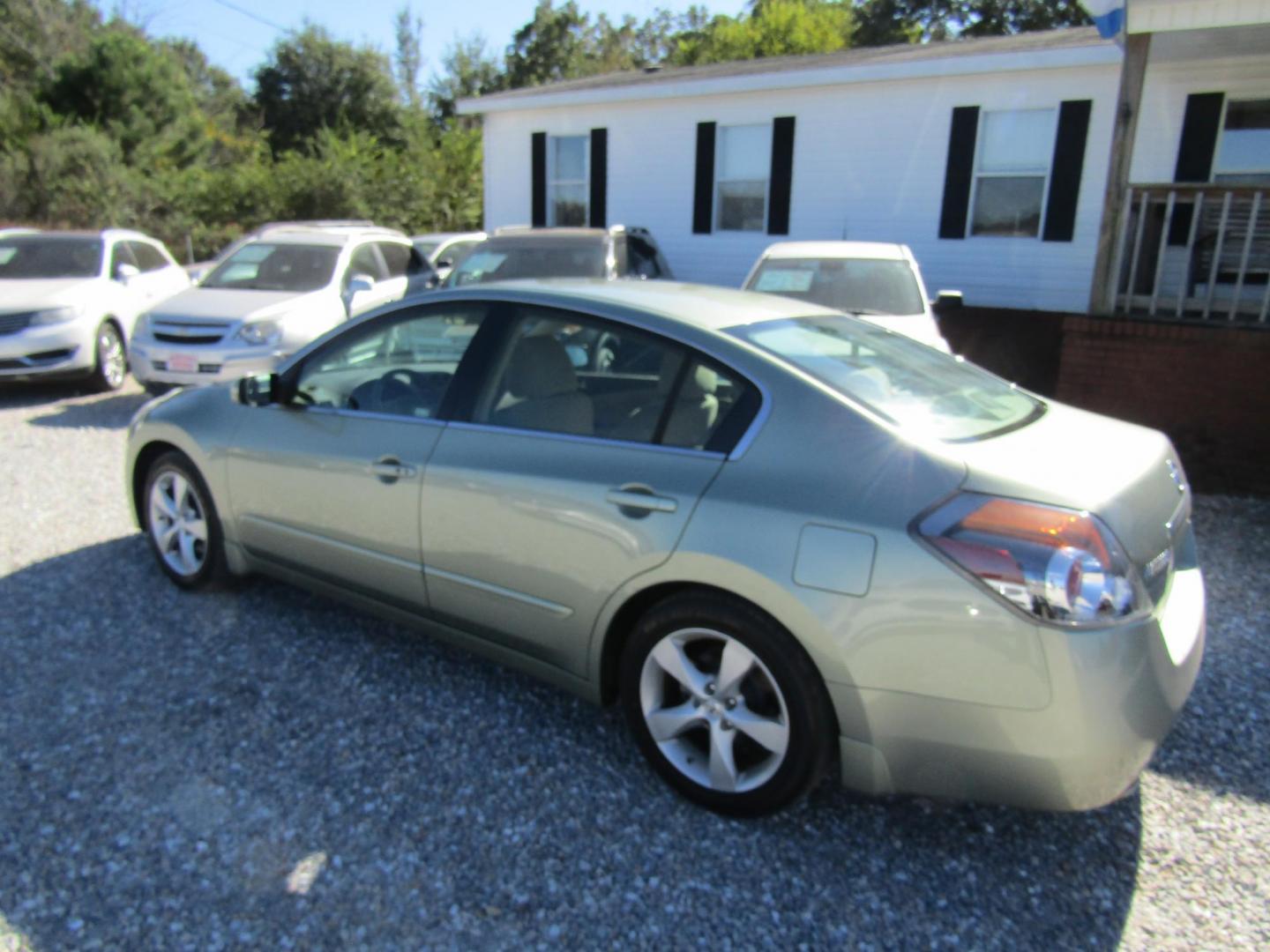 2007 Green Nissan Altima 3.5 SE (1N4BL21E57C) with an 3.5L V6 DOHC 24V engine, Automatic transmission, located at 15016 S Hwy 231, Midland City, AL, 36350, (334) 983-3001, 31.306210, -85.495277 - Photo#5