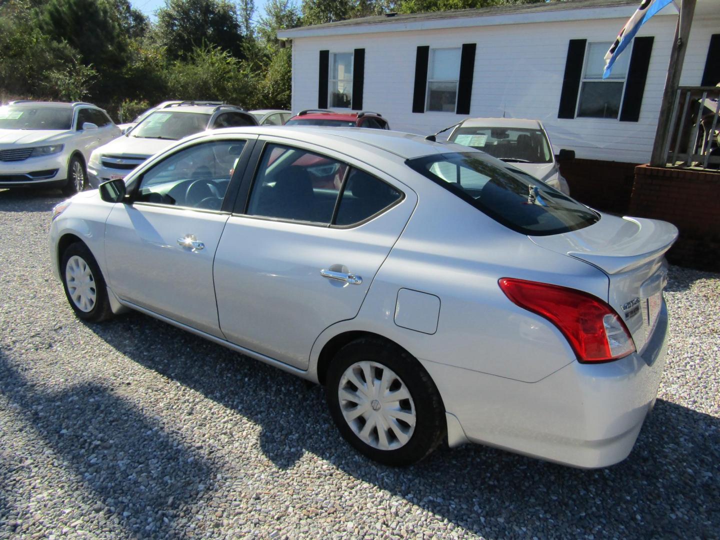 2015 Silver Nissan Versa 1.6 S 5M (3N1CN7AP0FL) with an 1.6L L4 DOHC 16V engine, Automatic transmission, located at 15016 S Hwy 231, Midland City, AL, 36350, (334) 983-3001, 31.306210, -85.495277 - Photo#5