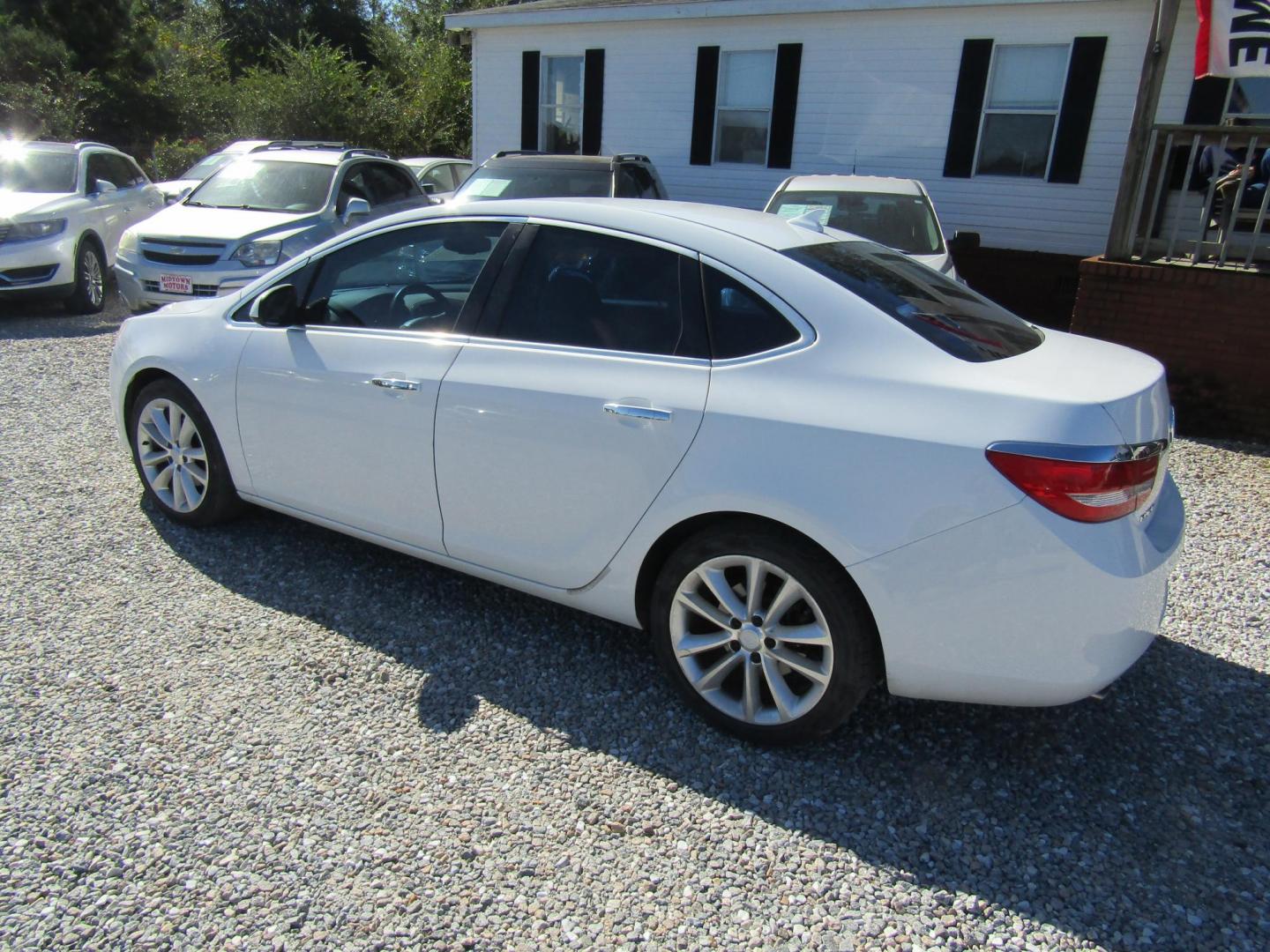 2012 White Buick Verano Base (1G4PP5SK0C4) with an 2.4L L4 DOHC 16V FFV engine, Automatic transmission, located at 15016 S Hwy 231, Midland City, AL, 36350, (334) 983-3001, 31.306210, -85.495277 - Photo#5