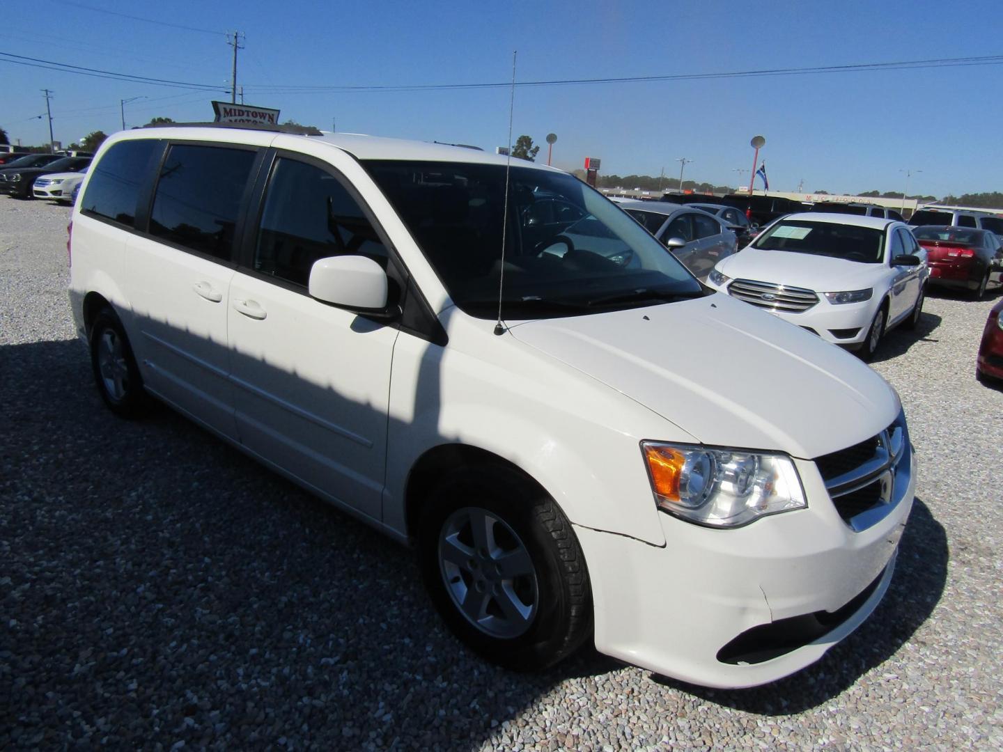 2013 White Dodge Grand Caravan SXT (2C4RDGCG0DR) with an 3.6L V6 DOHC 24V engine, Automatic transmission, located at 15016 S Hwy 231, Midland City, AL, 36350, (334) 983-3001, 31.306210, -85.495277 - Photo#0