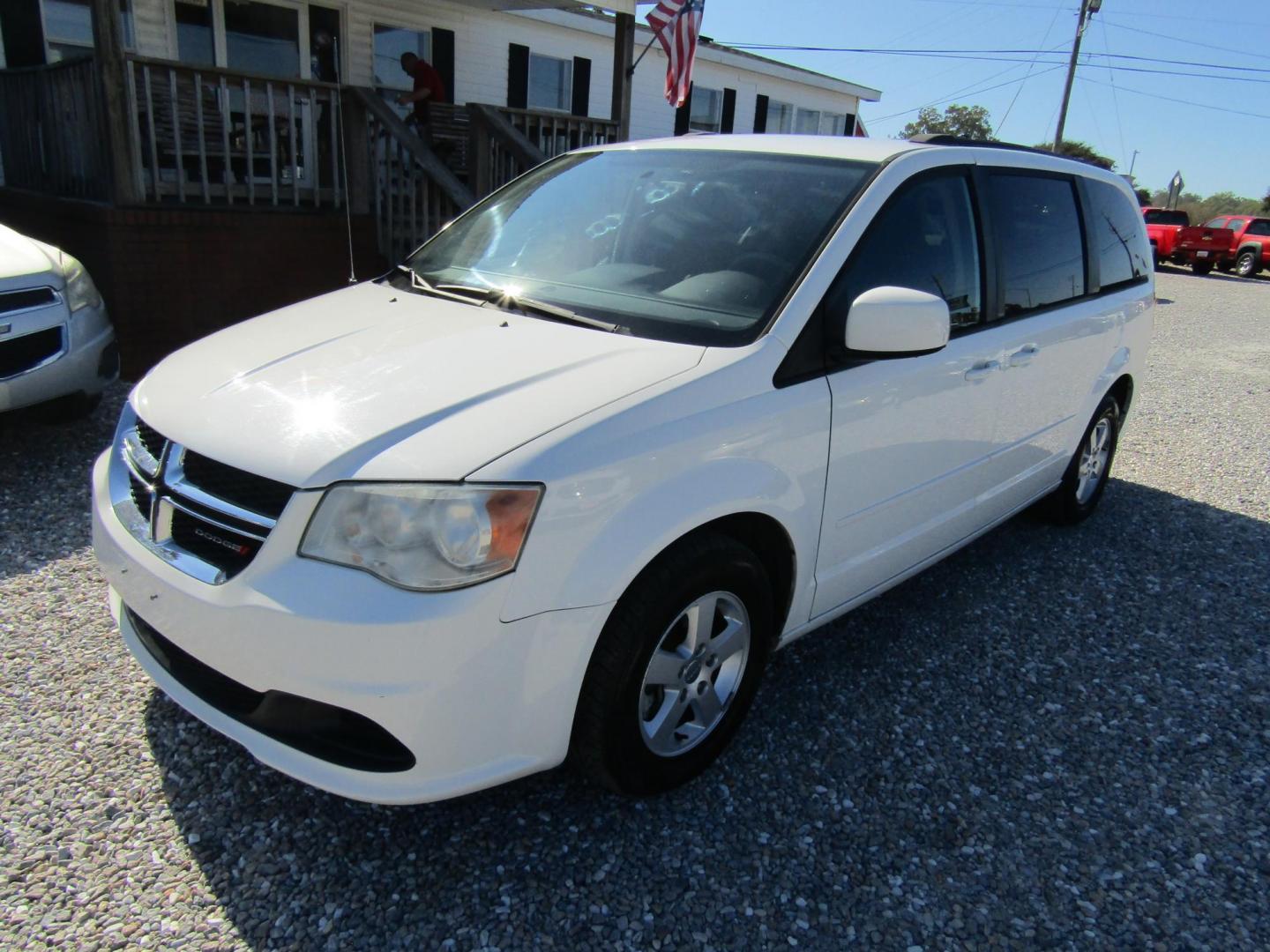 2013 White Dodge Grand Caravan SXT (2C4RDGCG0DR) with an 3.6L V6 DOHC 24V engine, Automatic transmission, located at 15016 S Hwy 231, Midland City, AL, 36350, (334) 983-3001, 31.306210, -85.495277 - Photo#3