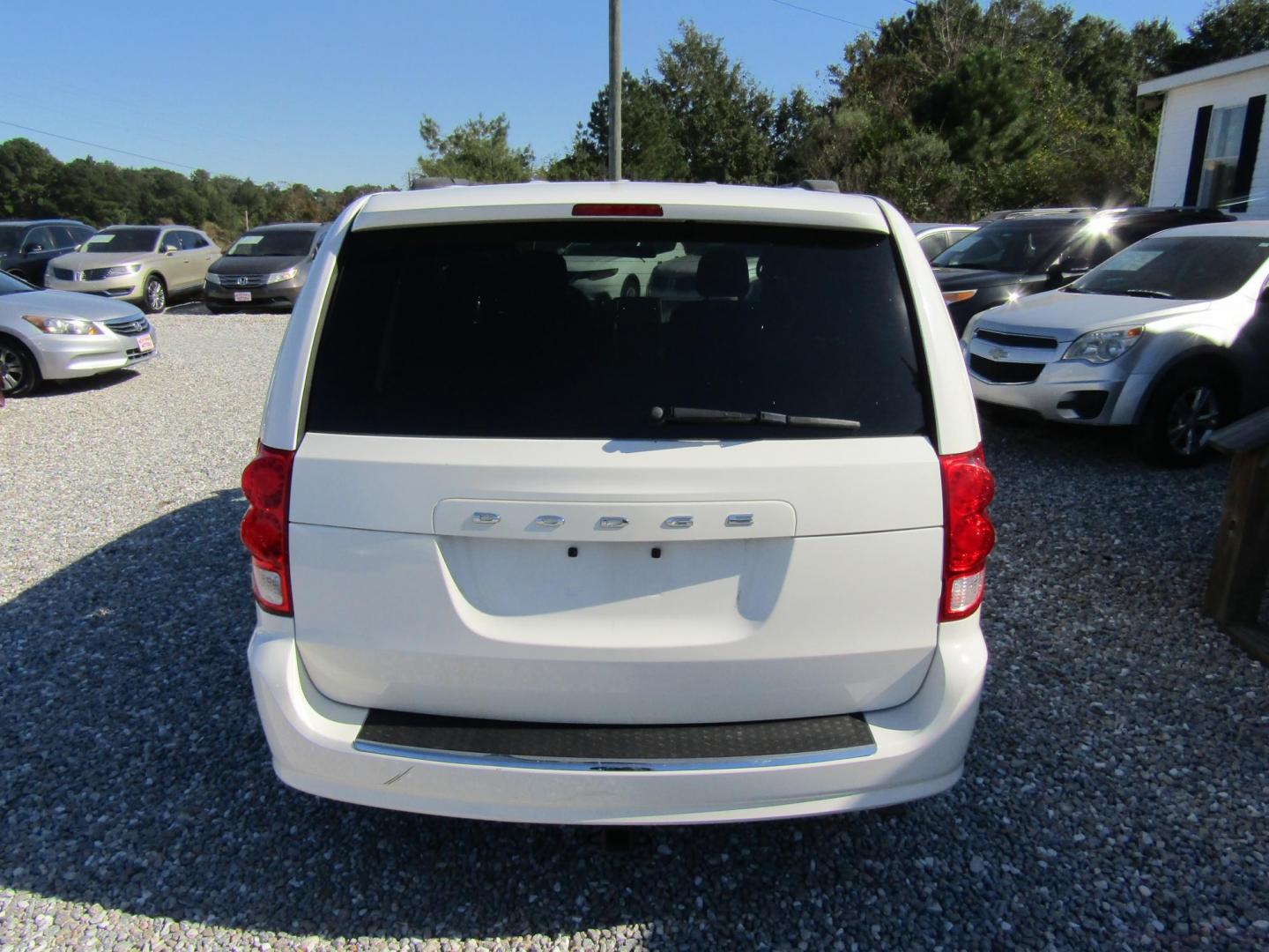 2013 White Dodge Grand Caravan SXT (2C4RDGCG0DR) with an 3.6L V6 DOHC 24V engine, Automatic transmission, located at 15016 S Hwy 231, Midland City, AL, 36350, (334) 983-3001, 31.306210, -85.495277 - Photo#6