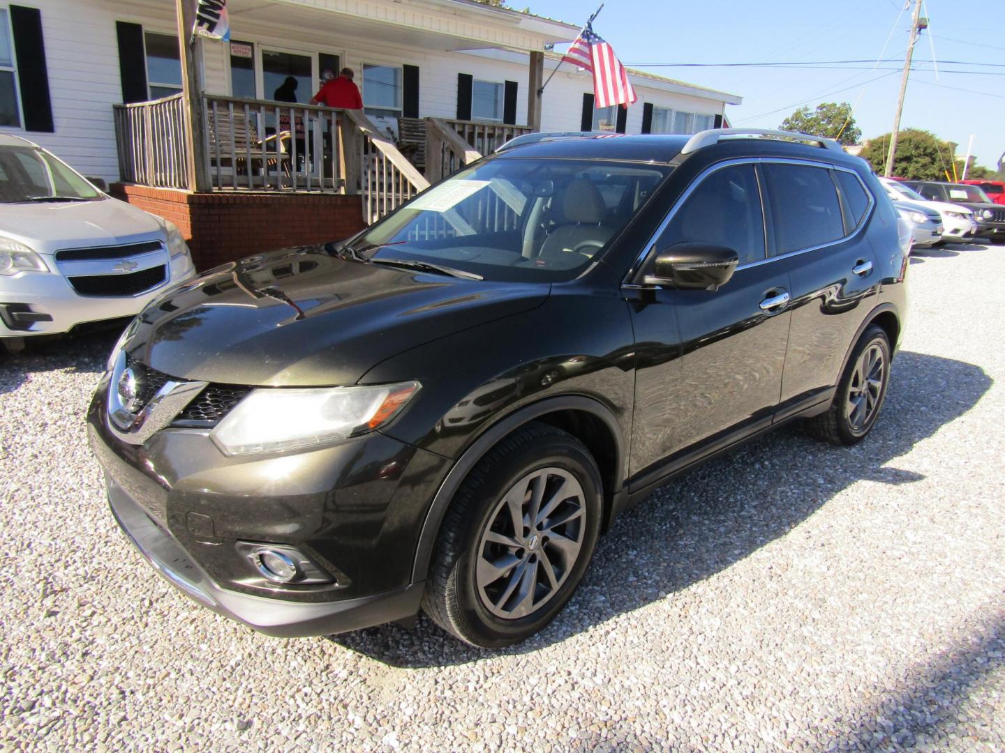 2016 Black Nissan Rogue S 2WD (5N1AT2MT7GC) with an 2.5L L4 DOHC 16V engine, Automatic transmission, located at 15016 S Hwy 231, Midland City, AL, 36350, (334) 983-3001, 31.306210, -85.495277 - Photo#2