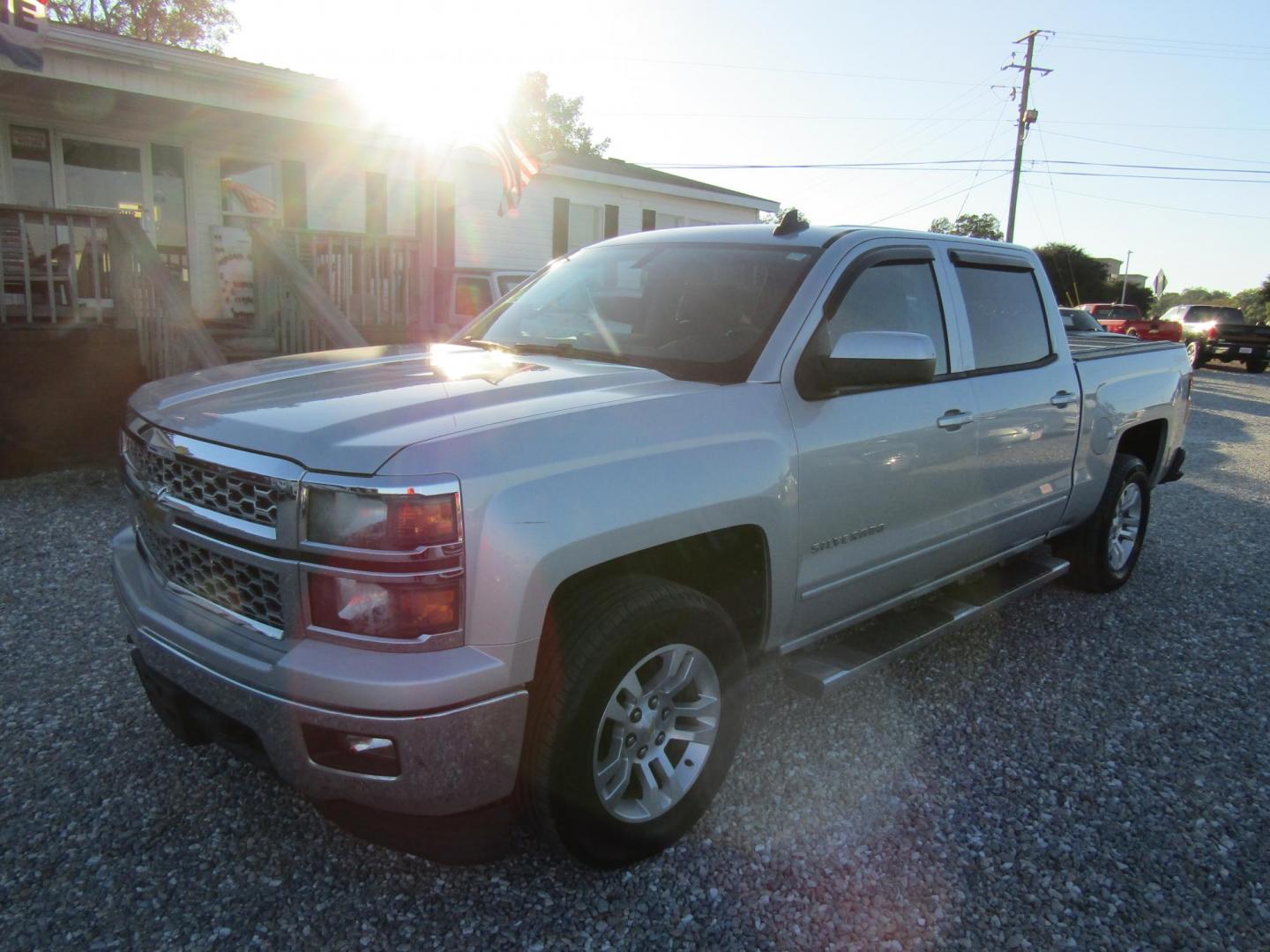 2015 Silver Chevrolet Silverado 1500 LT Crew Cab 4WD (3GCUKRECXFG) with an 5.3L V8 OHV 16V engine, Automatic transmission, located at 15016 S Hwy 231, Midland City, AL, 36350, (334) 983-3001, 31.306210, -85.495277 - Photo#1