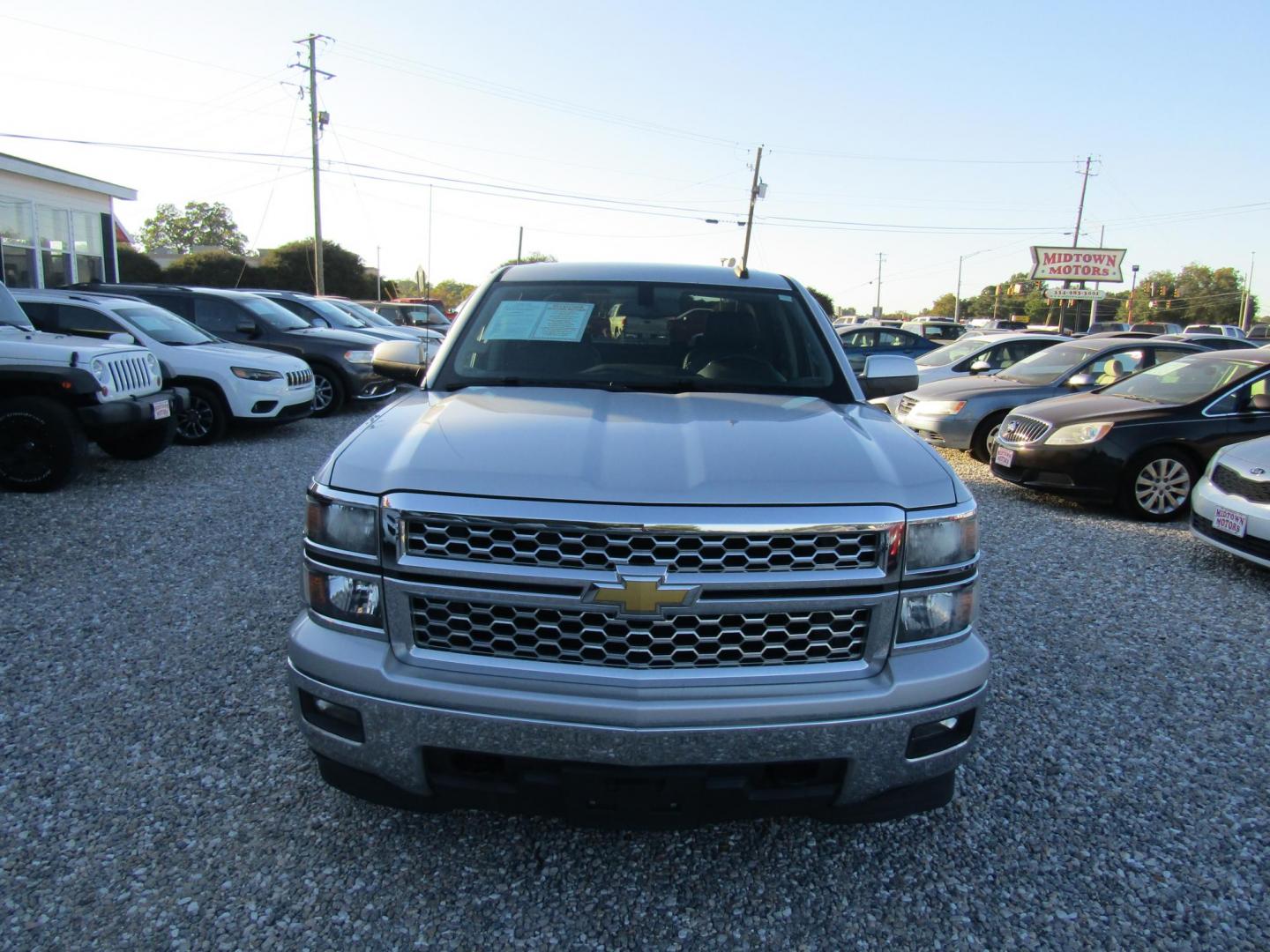 2015 Silver Chevrolet Silverado 1500 LT Crew Cab 4WD (3GCUKRECXFG) with an 5.3L V8 OHV 16V engine, Automatic transmission, located at 15016 S Hwy 231, Midland City, AL, 36350, (334) 983-3001, 31.306210, -85.495277 - Photo#2