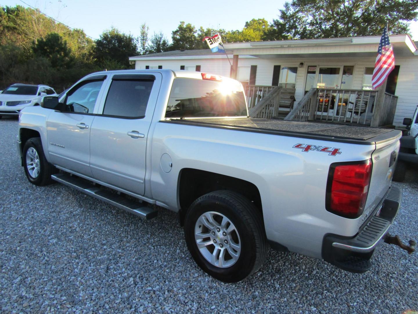 2015 Silver Chevrolet Silverado 1500 LT Crew Cab 4WD (3GCUKRECXFG) with an 5.3L V8 OHV 16V engine, Automatic transmission, located at 15016 S Hwy 231, Midland City, AL, 36350, (334) 983-3001, 31.306210, -85.495277 - Photo#5