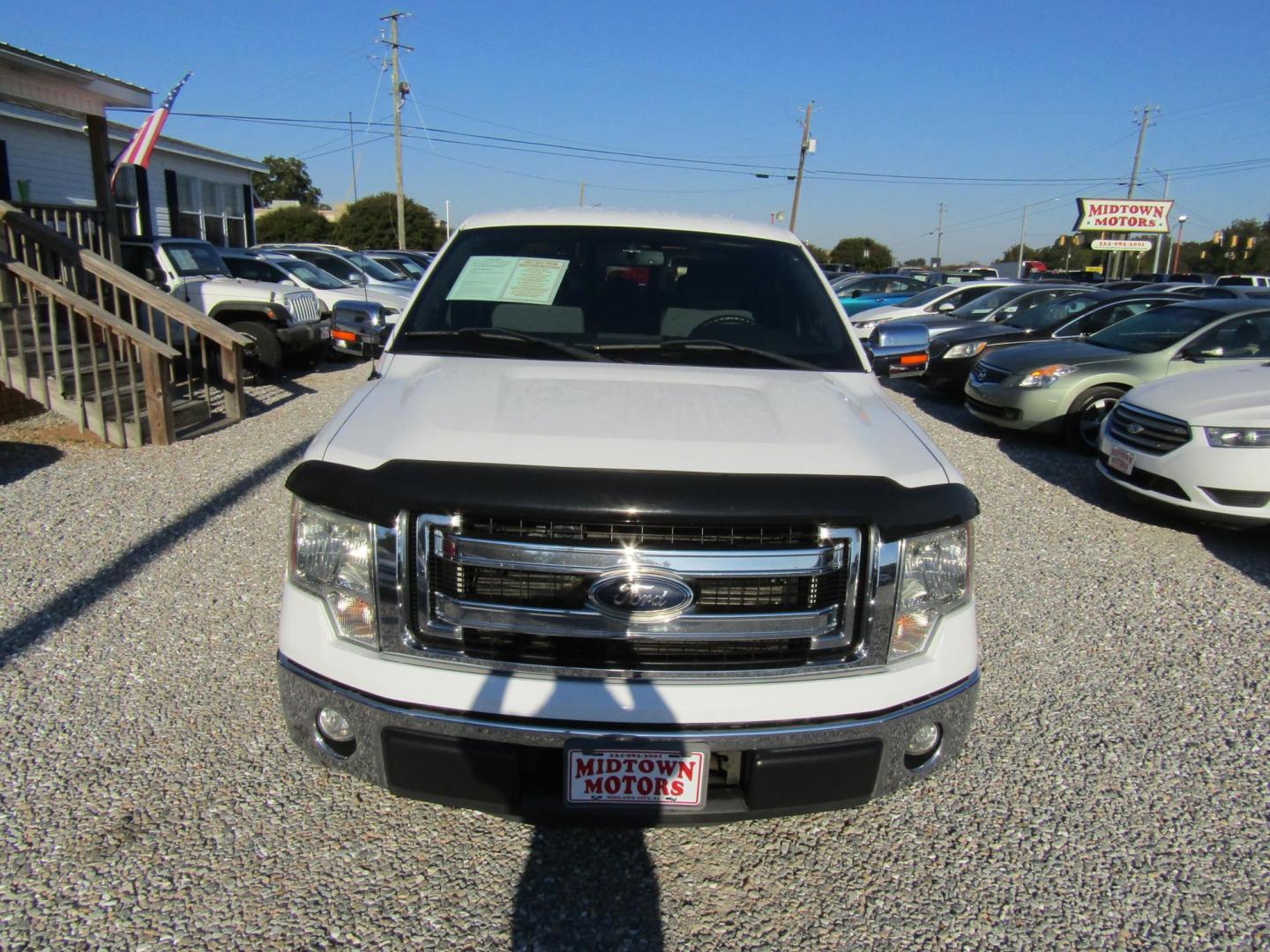 2014 White Ford F-150 XLT SuperCrew 5.5-ft. Bed 2WD (1FTEW1CM8EK) with an 3.7L V6 DOHC 24V engine, Automatic transmission, located at 15016 S Hwy 231, Midland City, AL, 36350, (334) 983-3001, 31.306210, -85.495277 - Photo#2