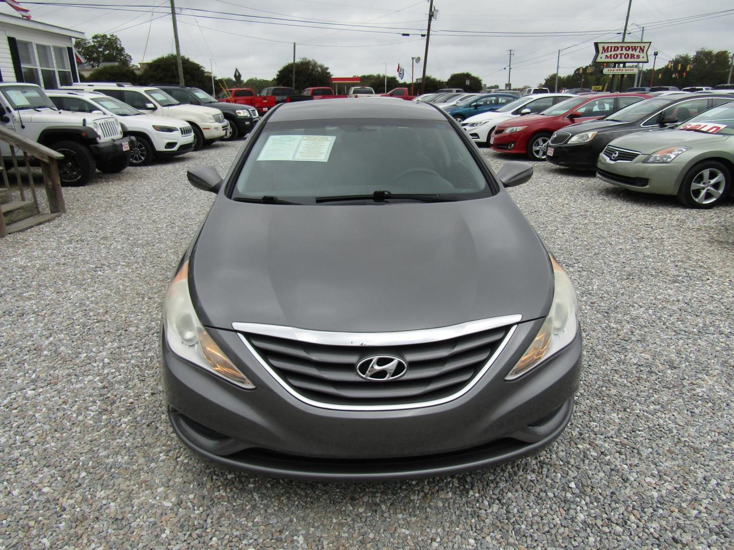 2013 Gray Hyundai Sonata GLS (5NPEB4AC8DH) with an 2.4L L4 DOHC 16V engine, Automatic transmission, located at 15016 S Hwy 231, Midland City, AL, 36350, (334) 983-3001, 31.306210, -85.495277 - Photo#1