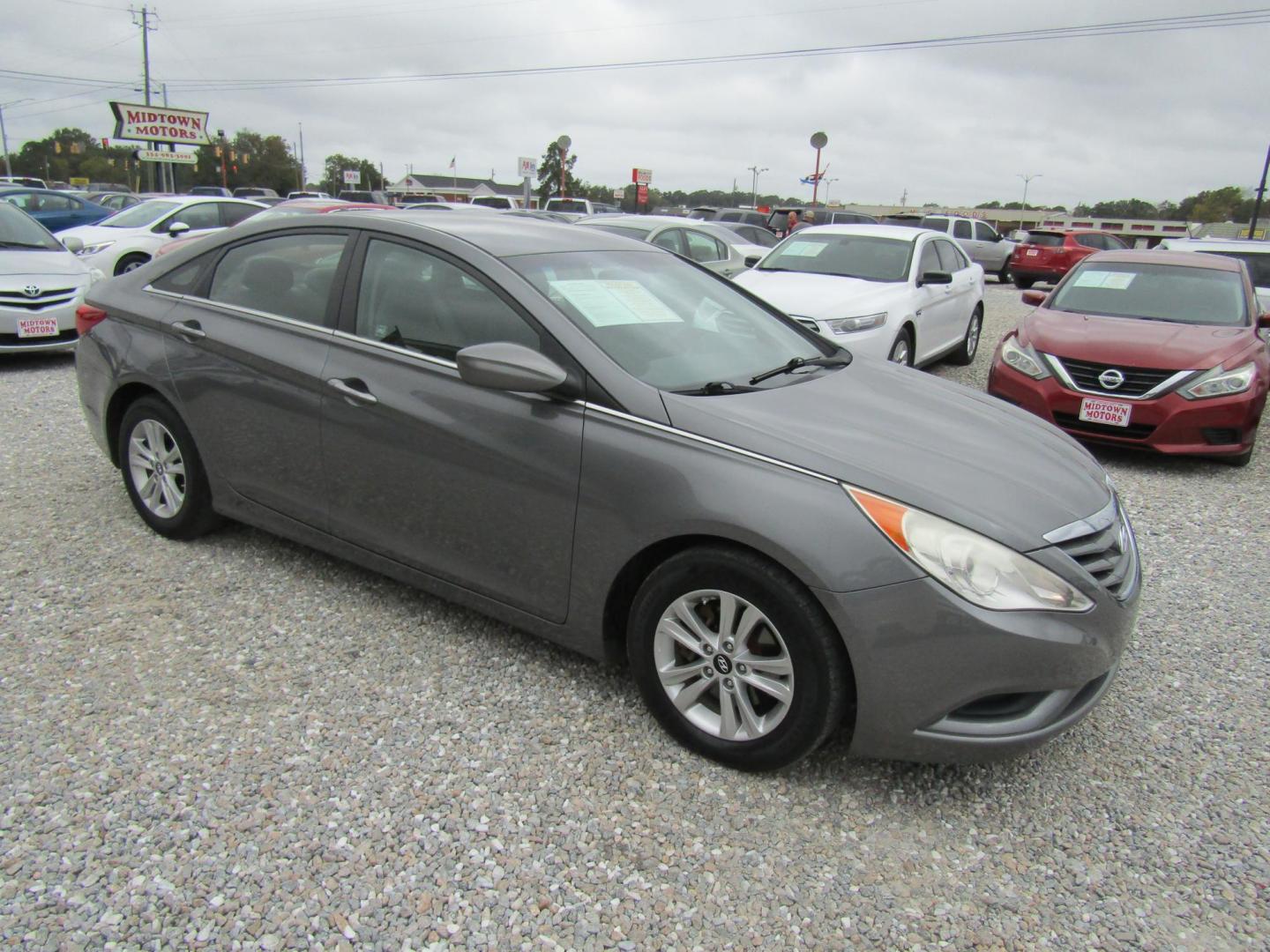 2013 Gray Hyundai Sonata GLS (5NPEB4AC8DH) with an 2.4L L4 DOHC 16V engine, Automatic transmission, located at 15016 S Hwy 231, Midland City, AL, 36350, (334) 983-3001, 31.306210, -85.495277 - Photo#0