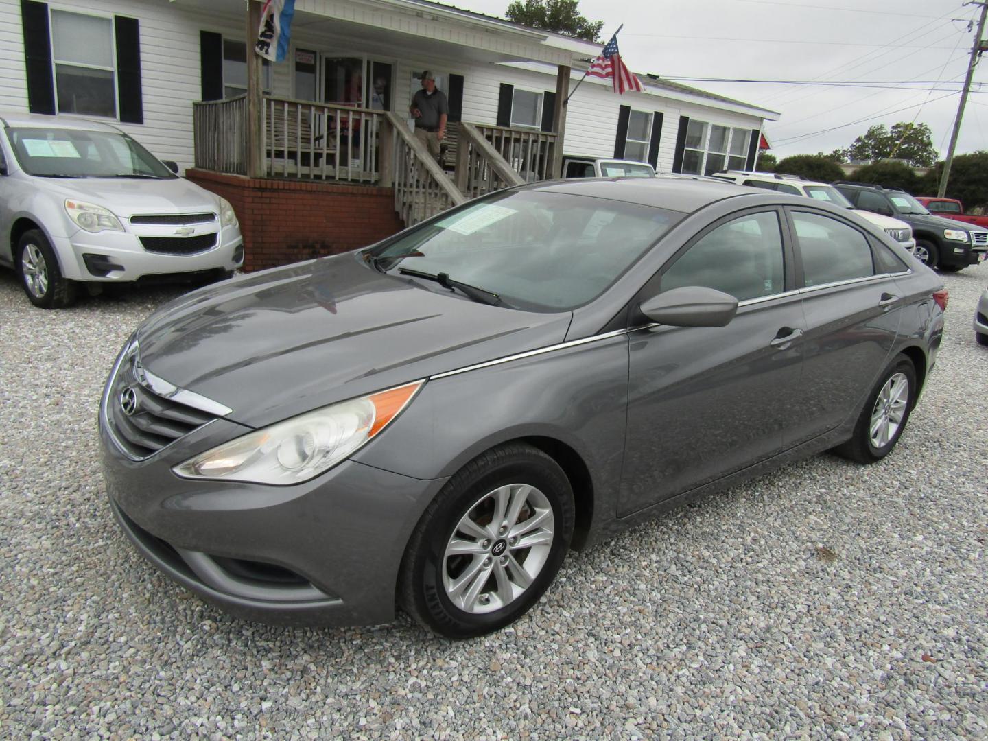 2013 Gray Hyundai Sonata GLS (5NPEB4AC8DH) with an 2.4L L4 DOHC 16V engine, Automatic transmission, located at 15016 S Hwy 231, Midland City, AL, 36350, (334) 983-3001, 31.306210, -85.495277 - Photo#2