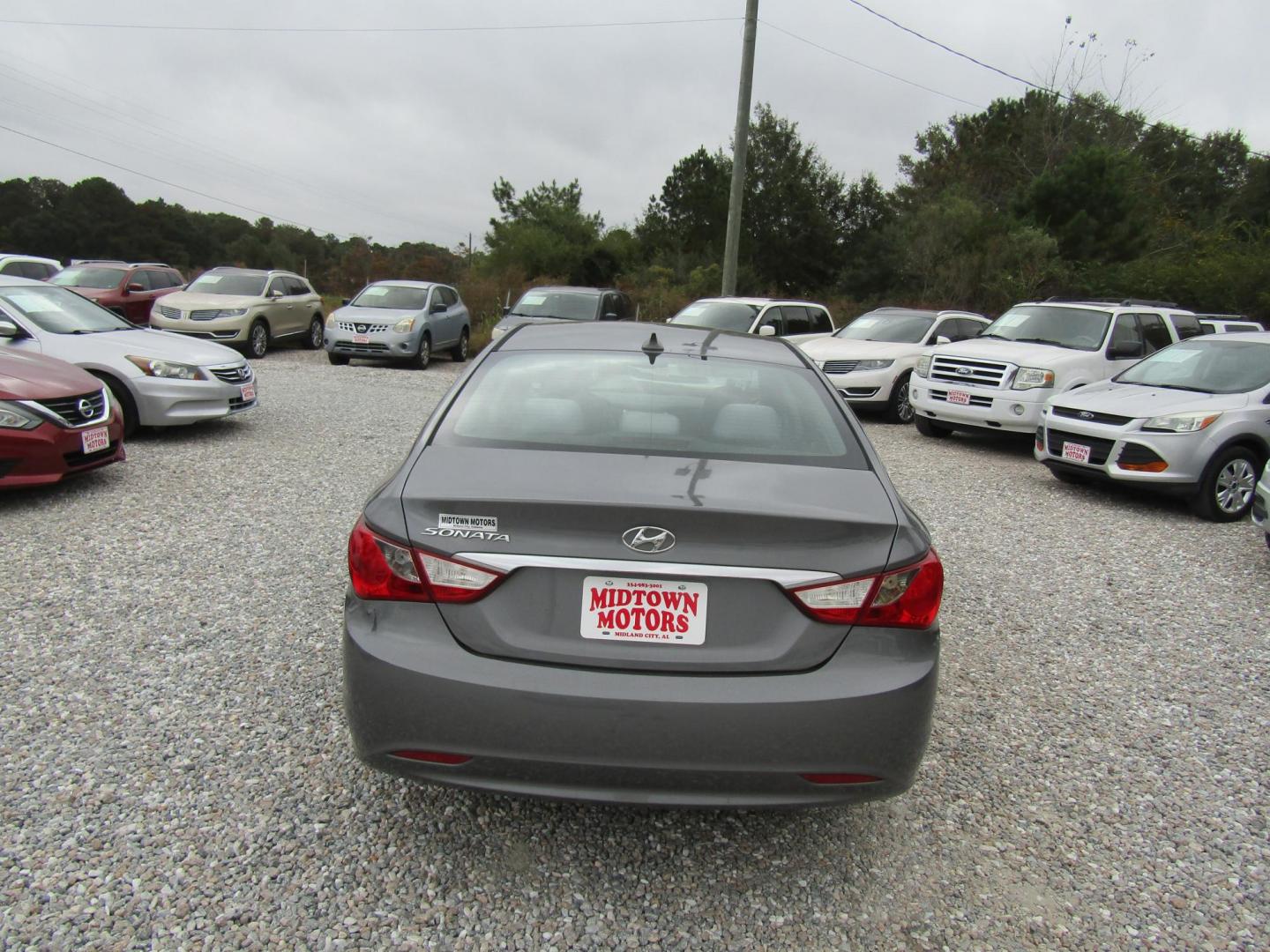 2013 Gray Hyundai Sonata GLS (5NPEB4AC8DH) with an 2.4L L4 DOHC 16V engine, Automatic transmission, located at 15016 S Hwy 231, Midland City, AL, 36350, (334) 983-3001, 31.306210, -85.495277 - Photo#6