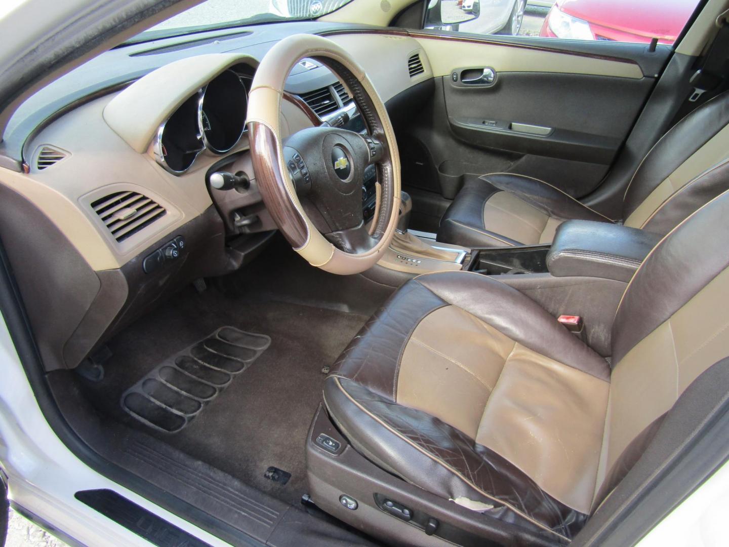 2012 White Chevrolet Malibu 1LTZ (1G1ZE5E00CF) with an 2.4L L4 DOHC 16V engine, Automatic transmission, located at 15016 S Hwy 231, Midland City, AL, 36350, (334) 983-3001, 31.306210, -85.495277 - Photo#3