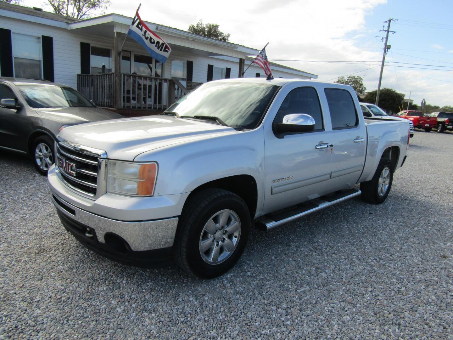 2012 Silver GMC Sierra 1500 SLE Crew Cab 2WD (3GTP1VE09CG) with an 5.3L V8 OHV 16V FFV engine, Automatic transmission, located at 15016 S Hwy 231, Midland City, AL, 36350, (334) 983-3001, 31.306210, -85.495277 - Photo#2