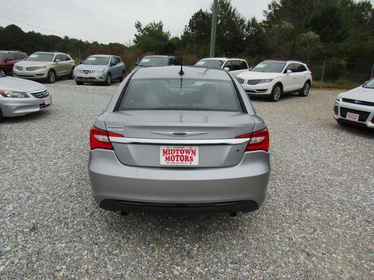 2013 Silver Chrysler 200 Touring (1C3CCBBG4DN) with an 3.6L V6 DOHC 24V FFV engine, Automatic transmission, located at 15016 S Hwy 231, Midland City, AL, 36350, (334) 983-3001, 31.306210, -85.495277 - Photo#8