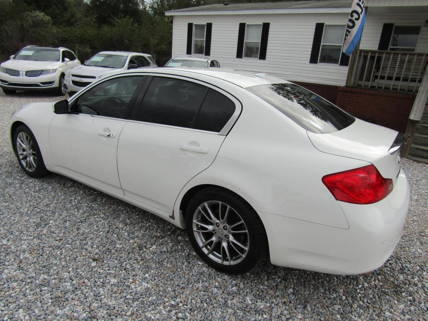 2011 Gray Infiniti G Sedan G37 Journey (JN1CV6AP6BM) with an 3.7L V6 DOHC 24V engine, Automatic transmission, located at 15016 S Hwy 231, Midland City, AL, 36350, (334) 983-3001, 31.306210, -85.495277 - Photo#5