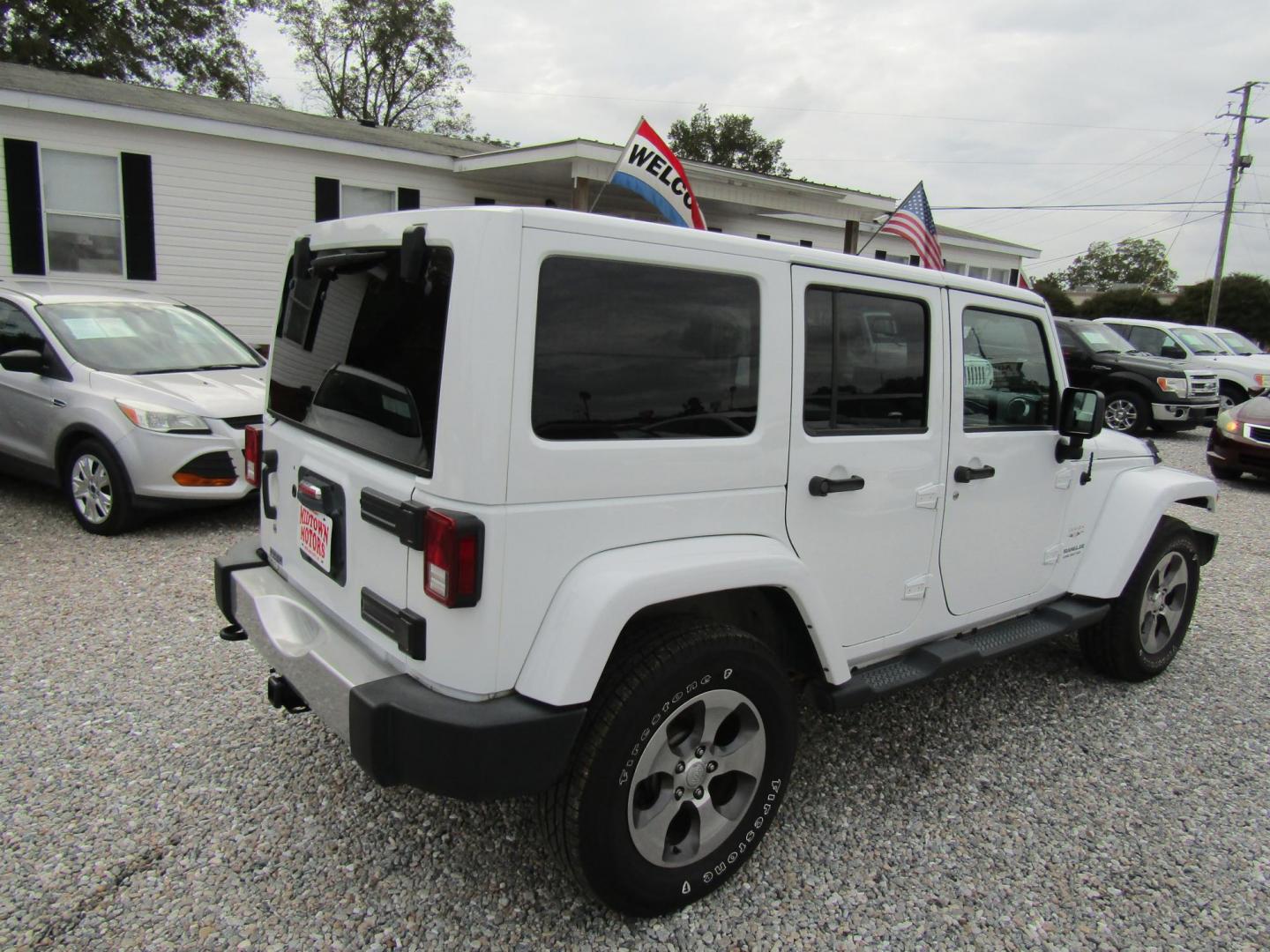 2017 White Jeep Wrangler Unlimited Sahara 4WD (1C4BJWEG0HL) with an 3.6L V6 DOHC 24V FFV engine, Automatic transmission, located at 15016 S Hwy 231, Midland City, AL, 36350, (334) 983-3001, 31.306210, -85.495277 - Photo#7