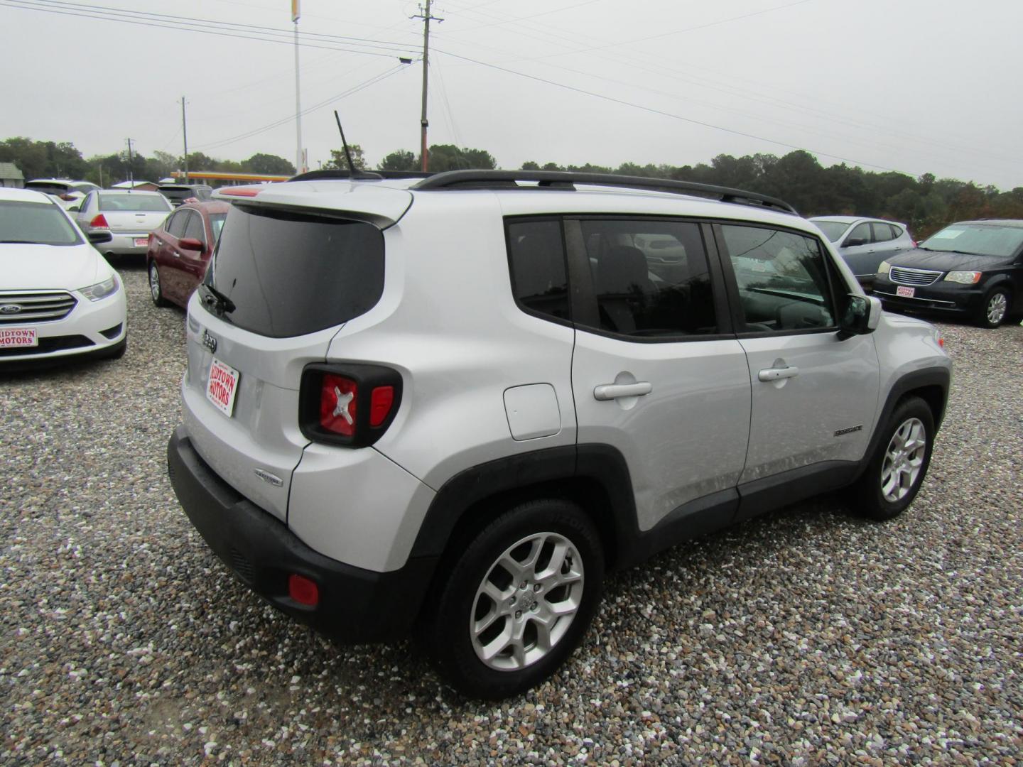 2016 Silver Jeep Renegade Latitude FWD (ZACCJABT8GP) with an 2.4L L4 DOHC 16V engine, Automatic transmission, located at 15016 S Hwy 231, Midland City, AL, 36350, (334) 983-3001, 31.306210, -85.495277 - Photo#7