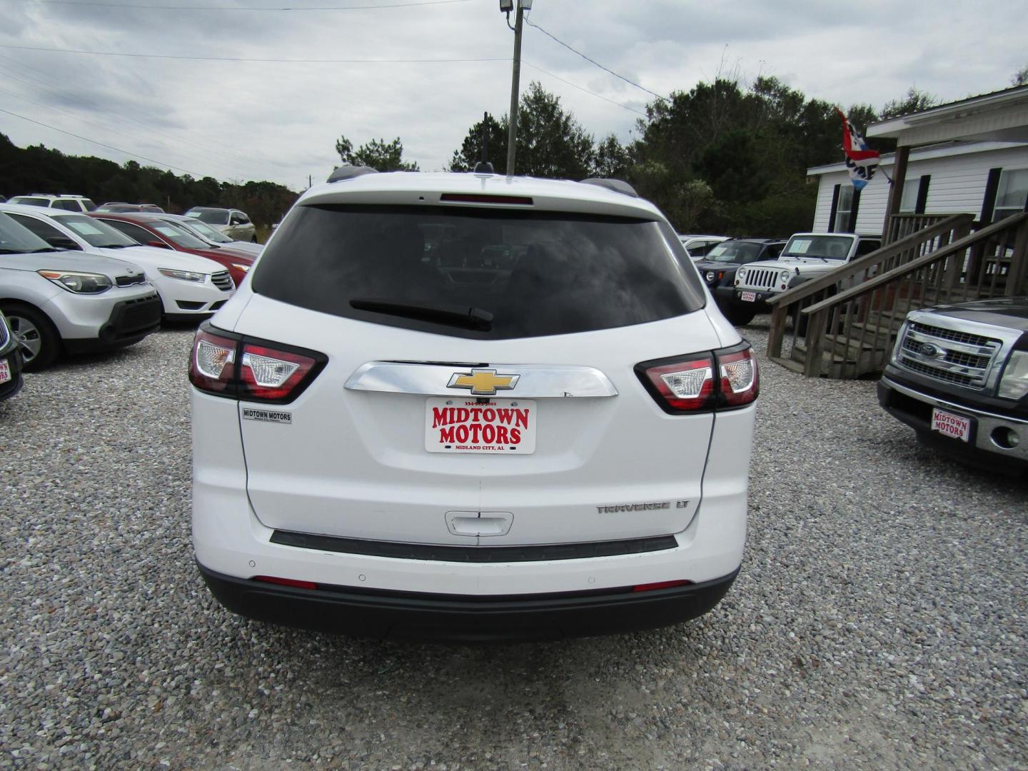 2016 White Chevrolet Traverse 2LT FWD (1GNKRHKD7GJ) with an 3.6L V6 DOHC 24V engine, Automatic transmission, located at 15016 S Hwy 231, Midland City, AL, 36350, (334) 983-3001, 31.306210, -85.495277 - Photo#6