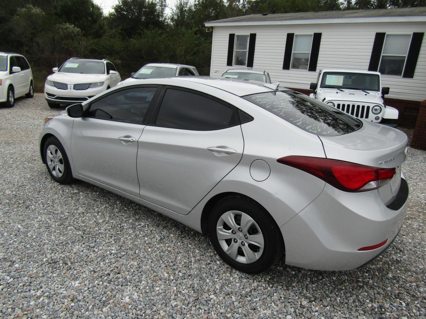 2016 Silver Hyundai Elantra Limited (5NPDH4AE4GH) with an 1.8L L4 DOHC 16V engine, Automatic transmission, located at 15016 S Hwy 231, Midland City, AL, 36350, (334) 983-3001, 31.306210, -85.495277 - Photo#5