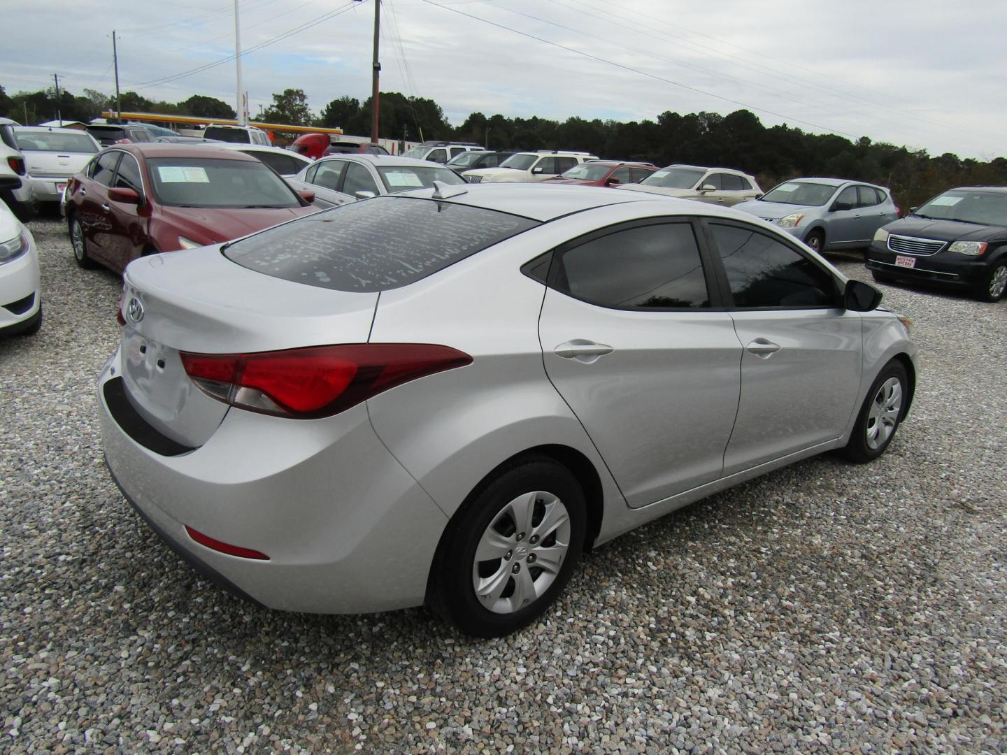 2016 Silver Hyundai Elantra Limited (5NPDH4AE4GH) with an 1.8L L4 DOHC 16V engine, Automatic transmission, located at 15016 S Hwy 231, Midland City, AL, 36350, (334) 983-3001, 31.306210, -85.495277 - Photo#9