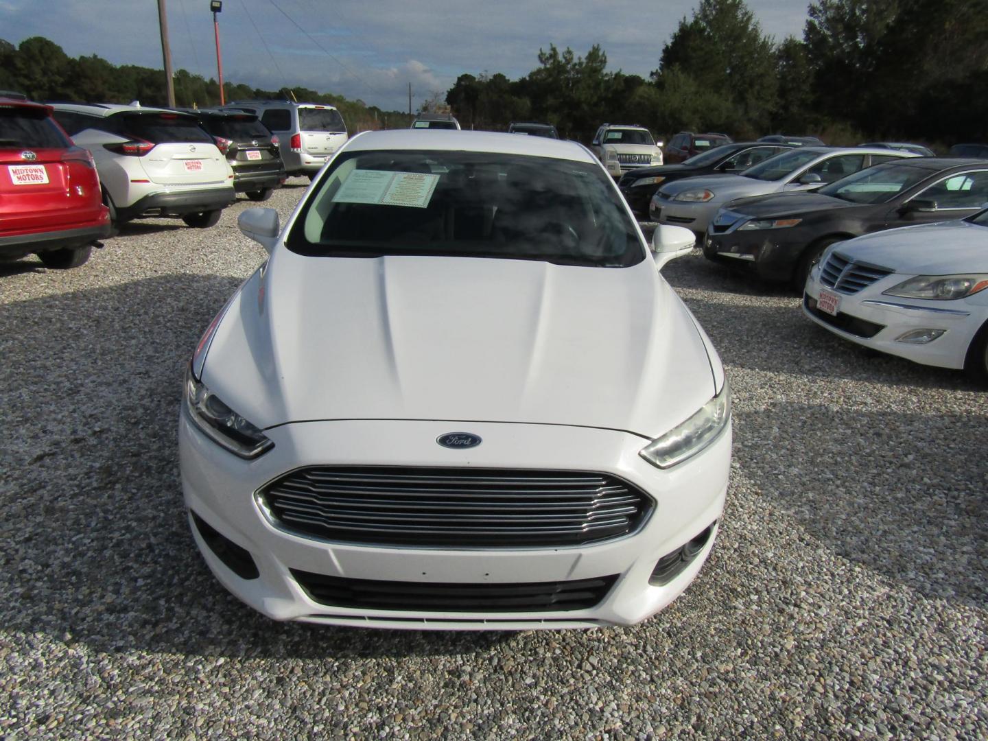 2015 White Ford Fusion SE (3FA6P0H75FR) with an 2.5L L4 DOHC 16V engine, Automatic transmission, located at 15016 S Hwy 231, Midland City, AL, 36350, (334) 983-3001, 31.306210, -85.495277 - Photo#2