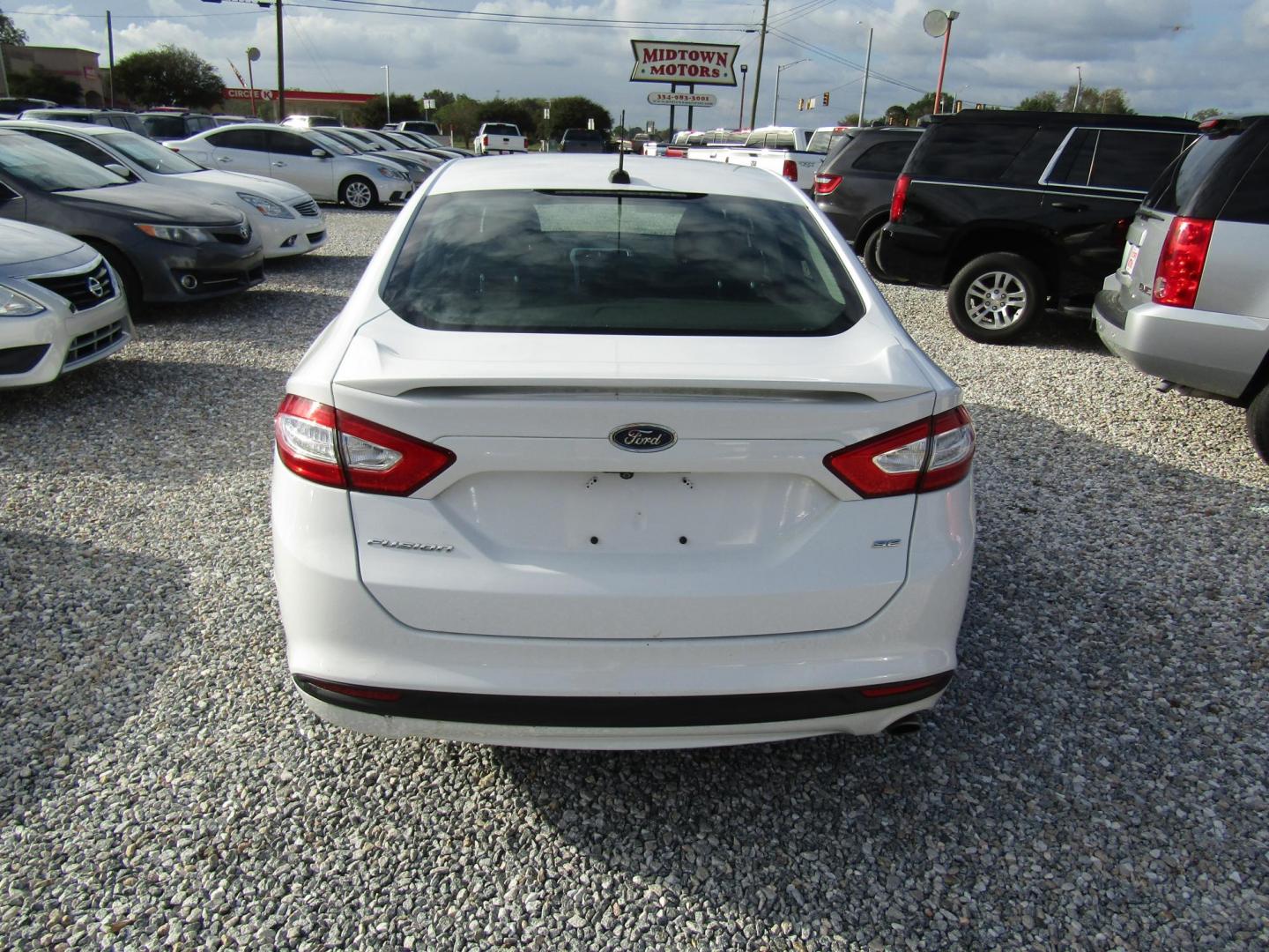 2015 White Ford Fusion SE (3FA6P0H75FR) with an 2.5L L4 DOHC 16V engine, Automatic transmission, located at 15016 S Hwy 231, Midland City, AL, 36350, (334) 983-3001, 31.306210, -85.495277 - Photo#8